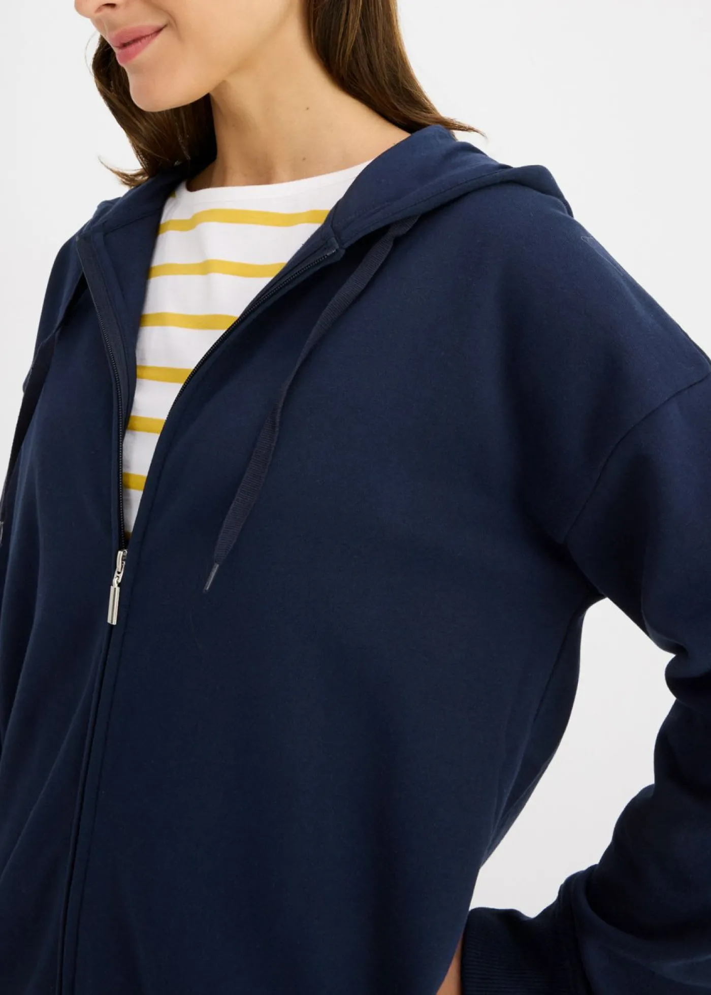 bonprix bonprix Chaqueta de chándal larga Azul marino Online