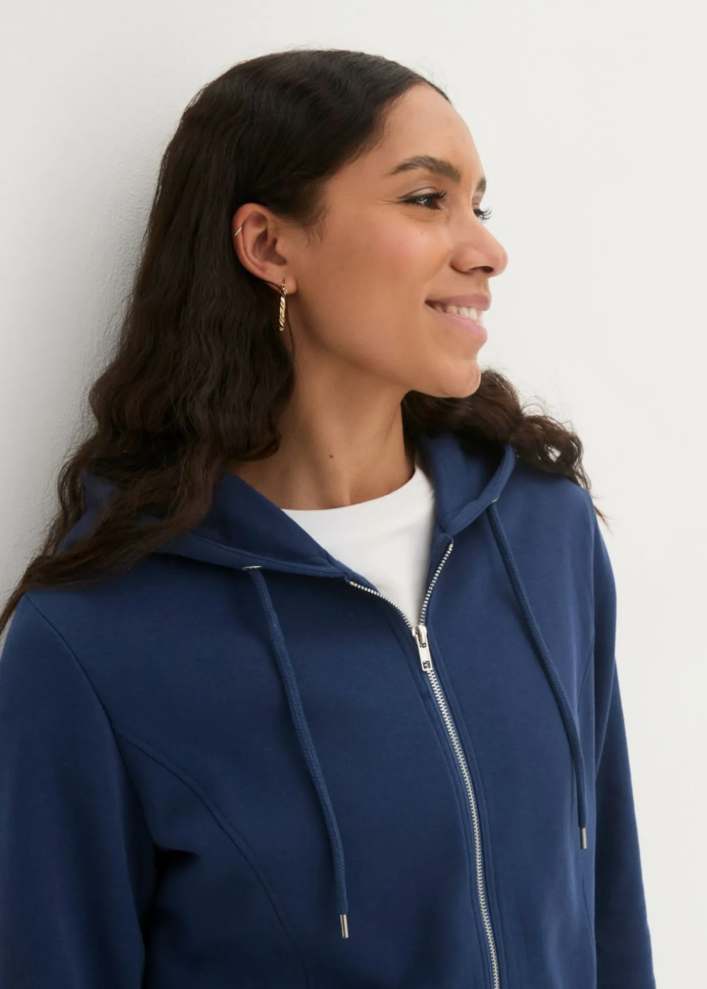 bonprix bonprix Chaqueta de chándal larga con bolsillos con cremallera Azul almirante New