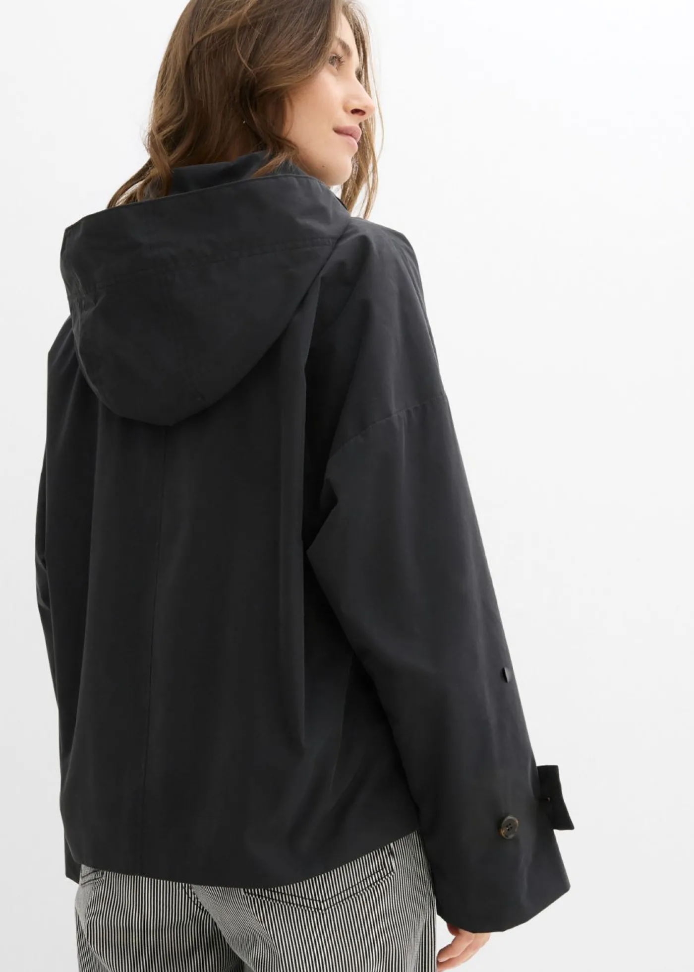 bonprix bonprix Chaqueta de entretiempo oversize Negro Sale