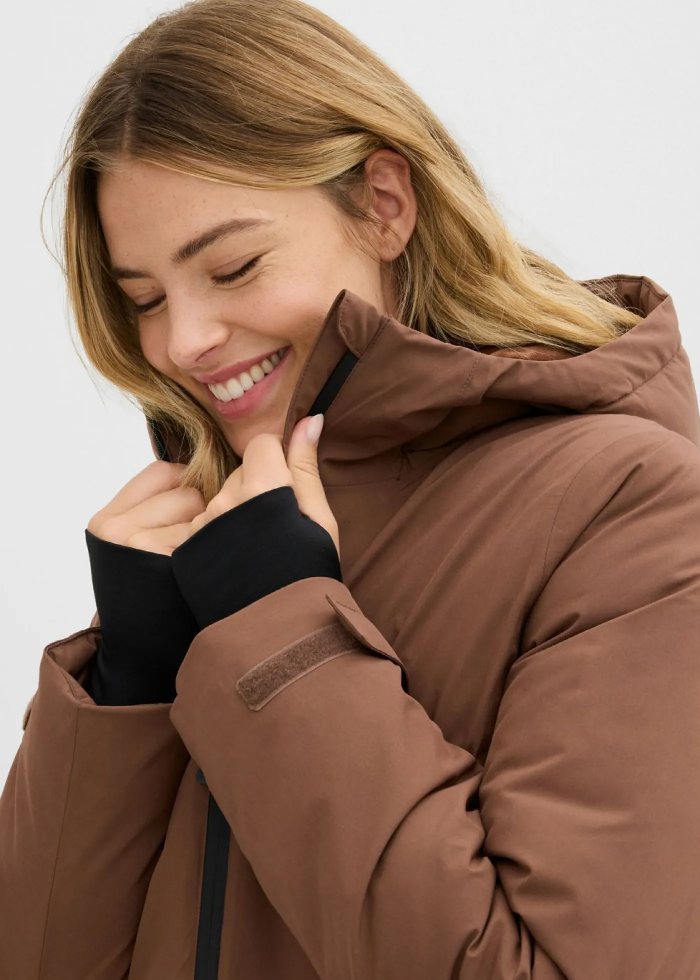 bonprix bonprix Chaqueta de esquí con protector antinieve Marrón claro Best