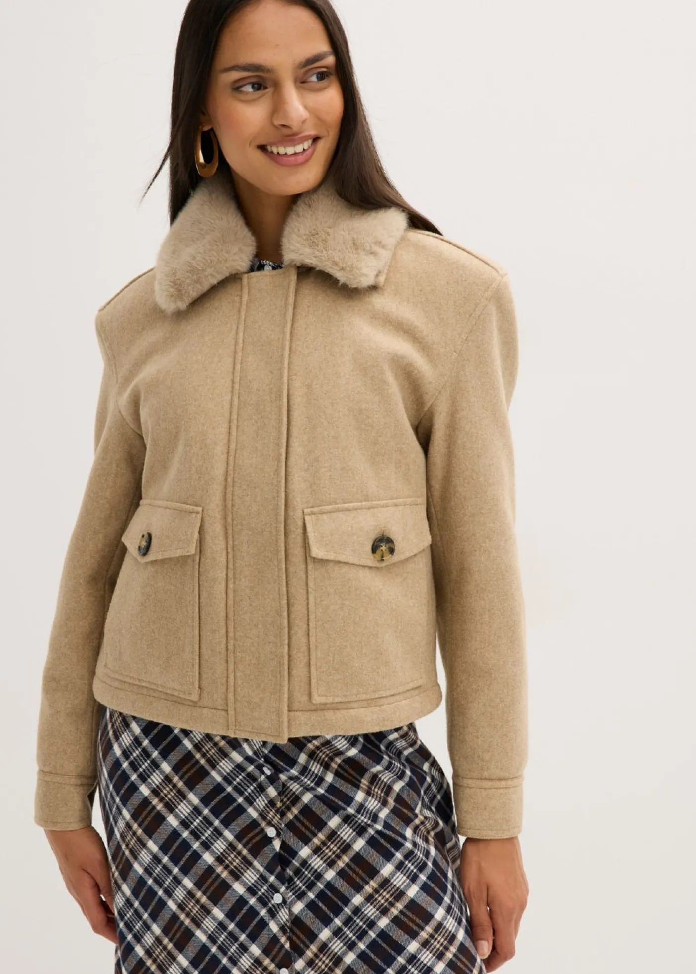 bonprix bonprix Chaqueta de invierno con aspecto de lana caqui claro moteado New