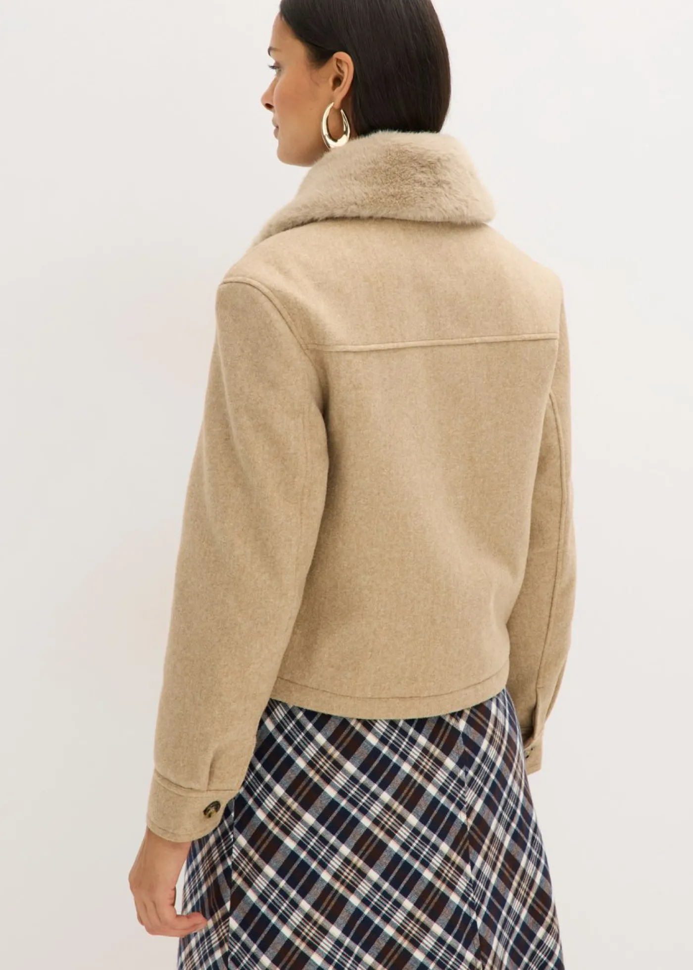 bonprix bonprix Chaqueta de invierno con aspecto de lana caqui claro moteado New