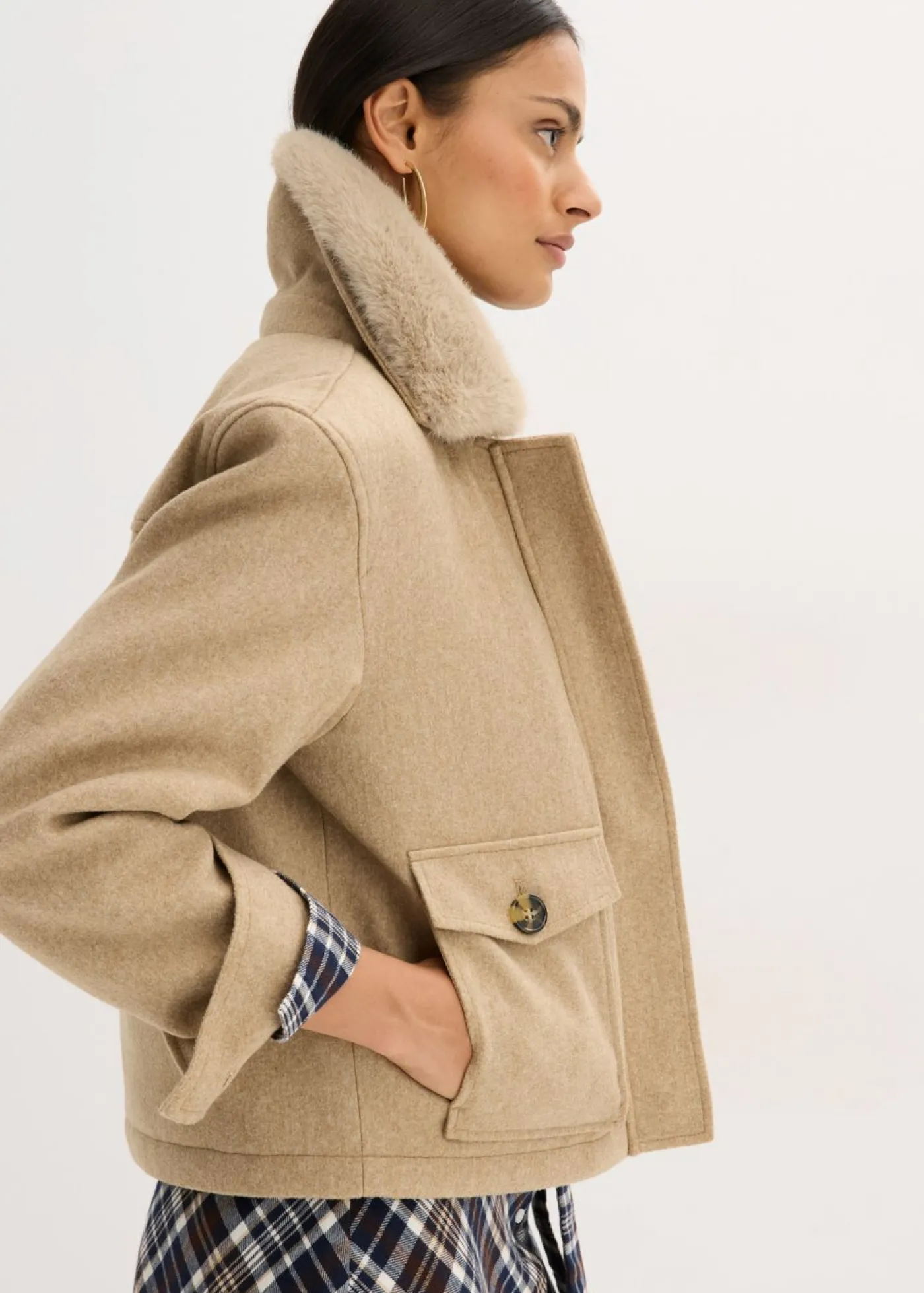 bonprix bonprix Chaqueta de invierno con aspecto de lana caqui claro moteado New
