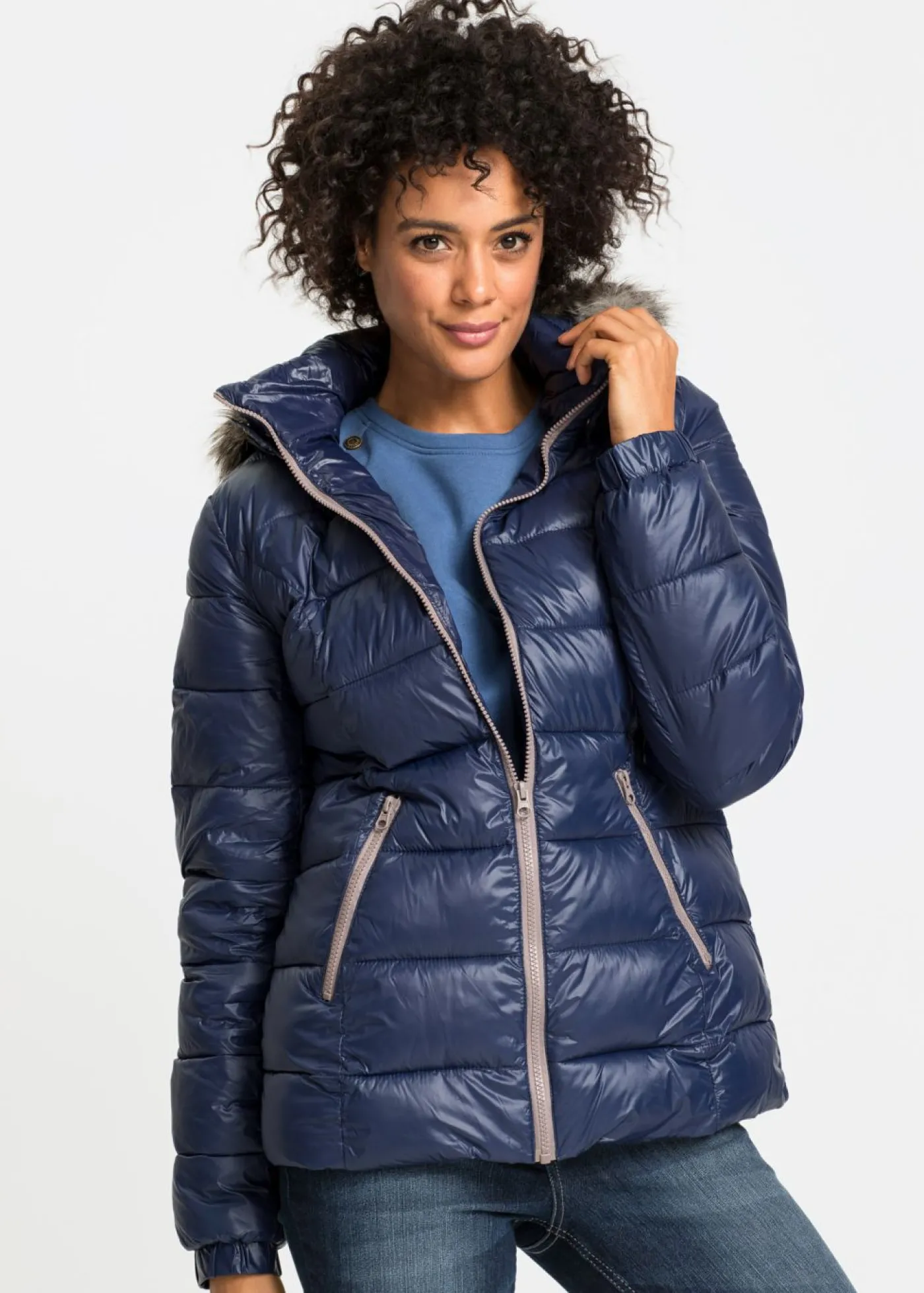 bonprix bonprix Chaqueta de invierno con capucha Azul marino Clearance
