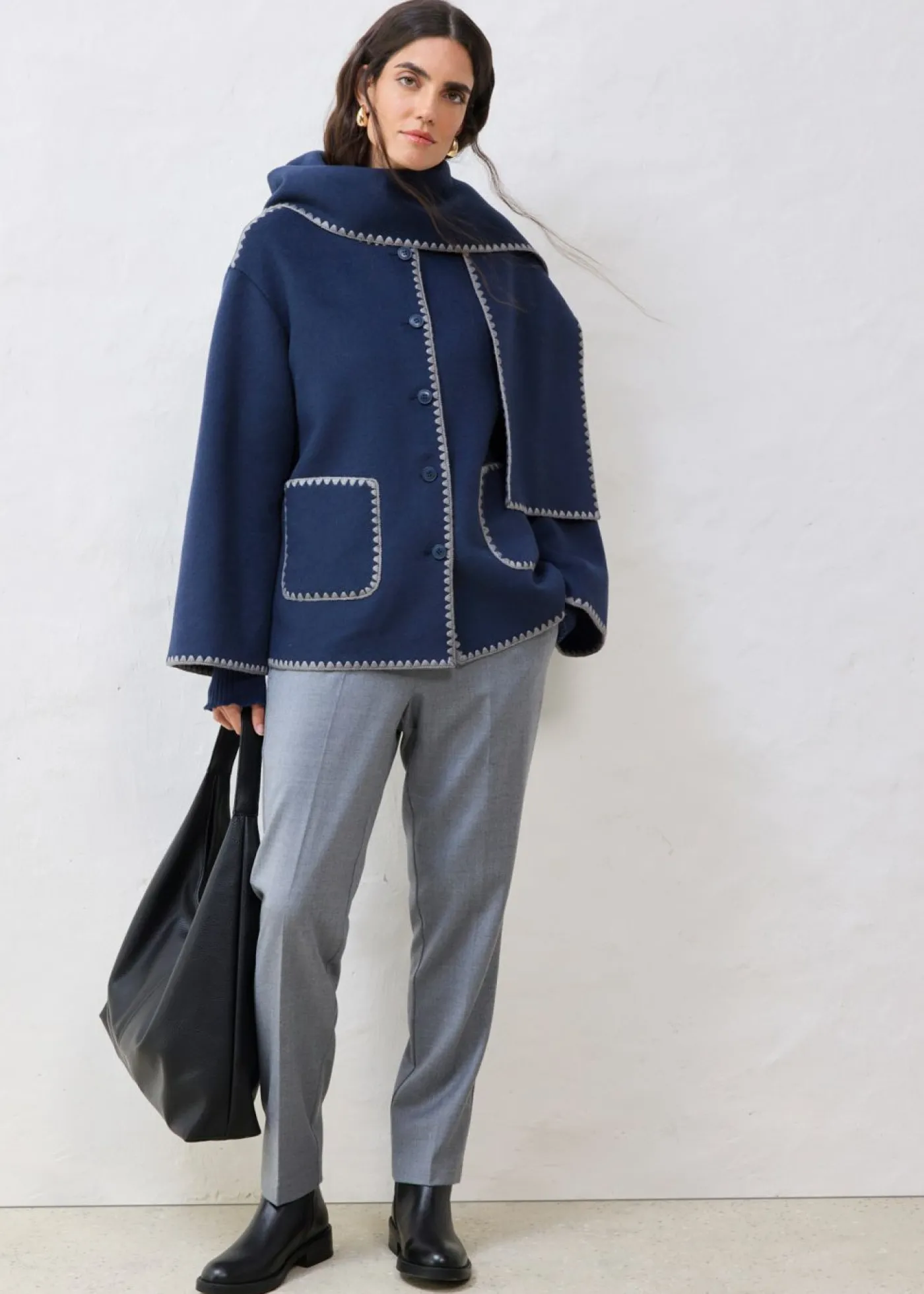 bonprix bonprix Chaqueta de lana con bordado decorativo (conjunto de 2 piezas con bufanda) Azul marino