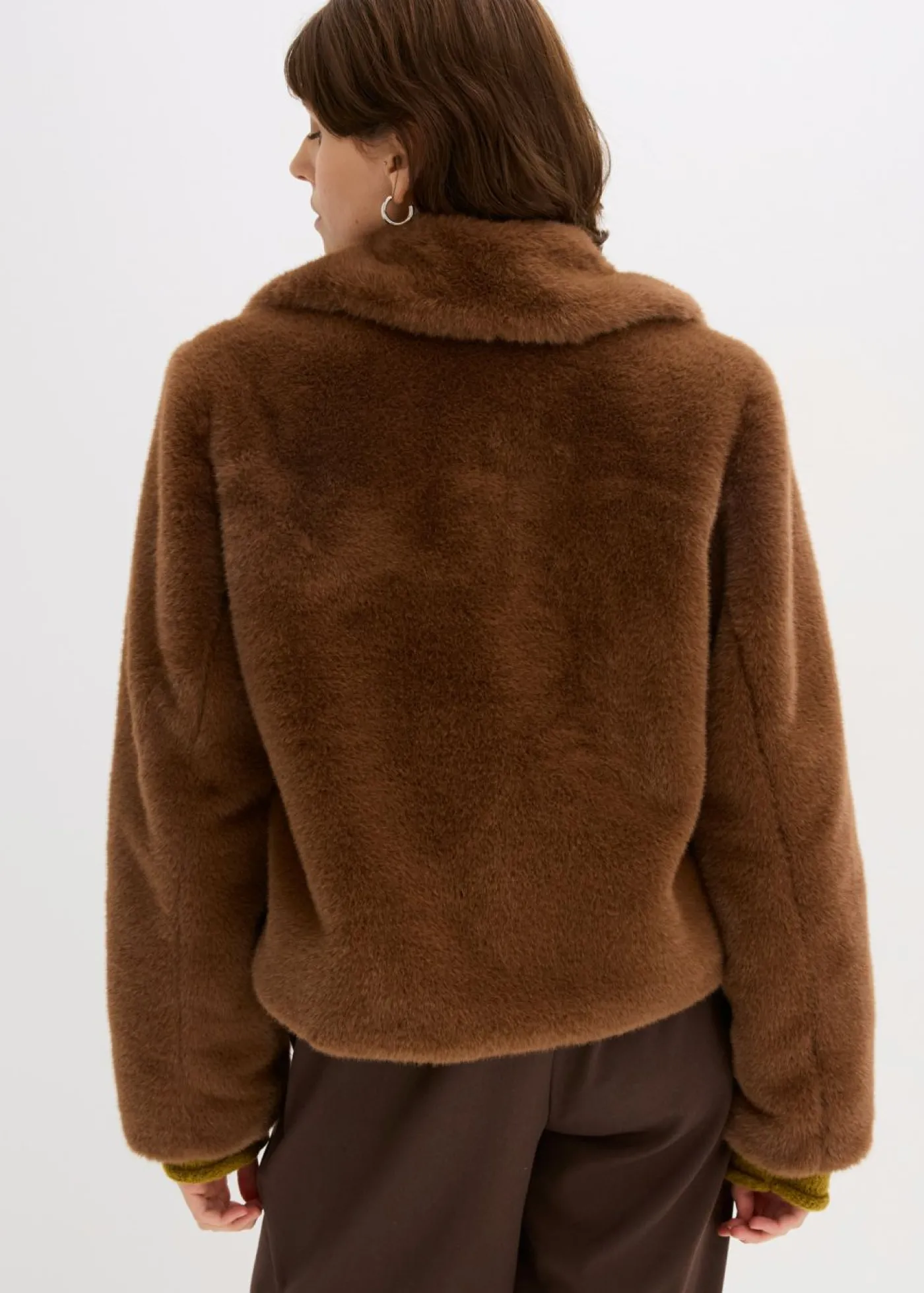bonprix bonprix Chaqueta de pelo sintético marrón pimienta New