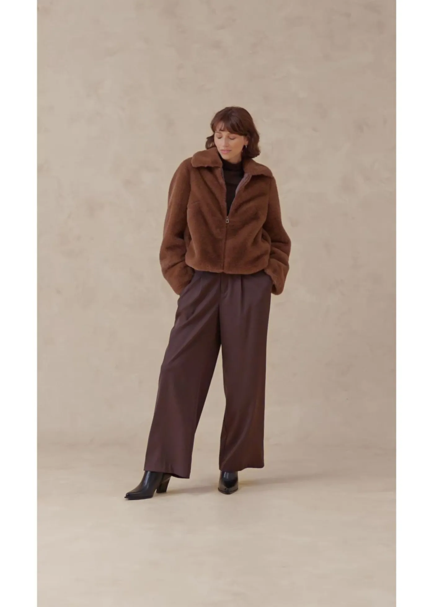 bonprix bonprix Chaqueta de pelo sintético marrón pimienta New