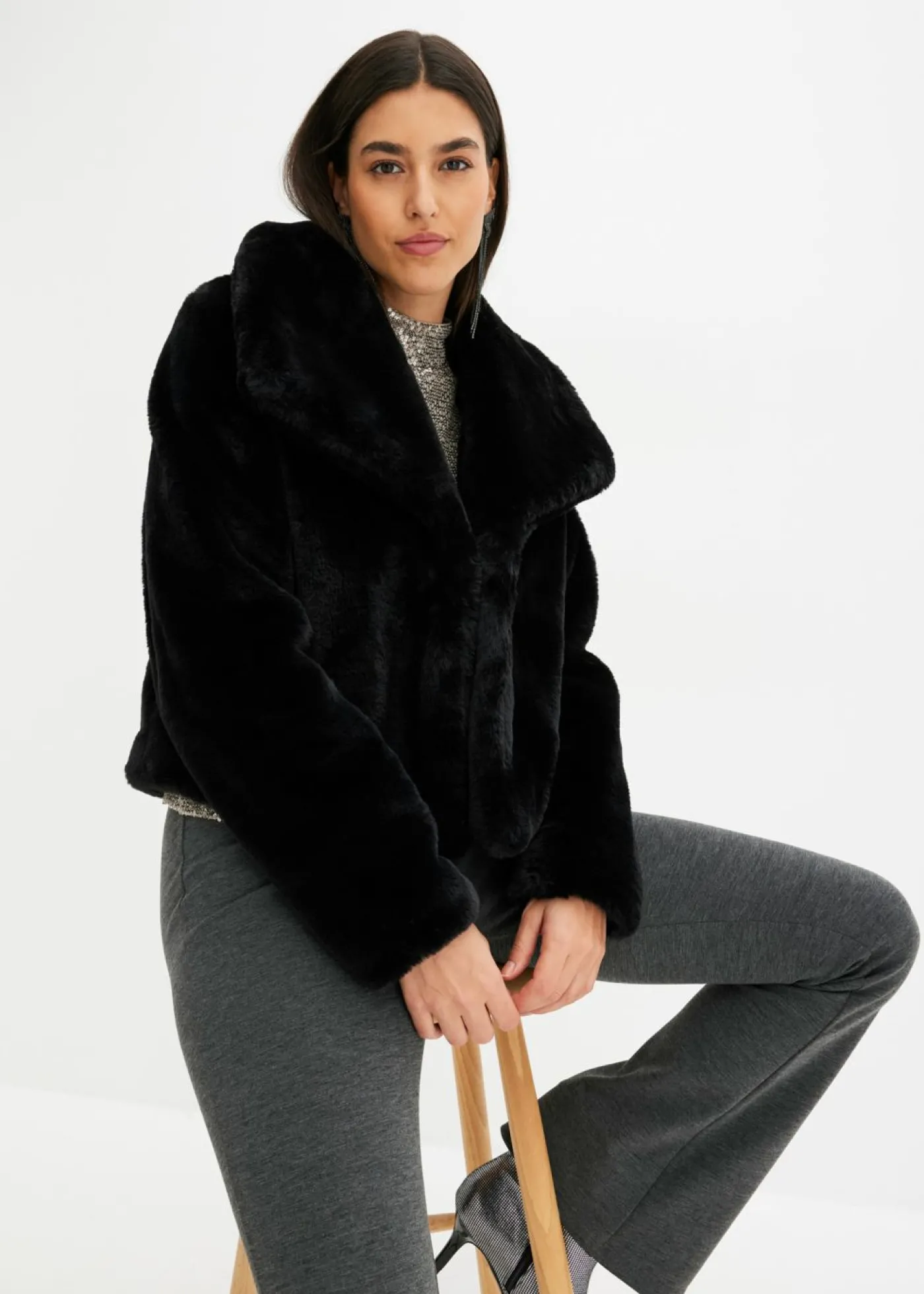 bonprix bonprix Chaqueta de pelo sintético Negro Clearance