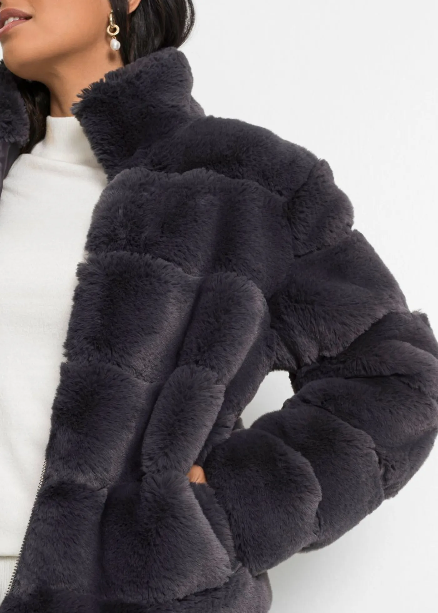 bonprix bonprix Chaqueta de pelo sintético con cremallera pizarra Discount