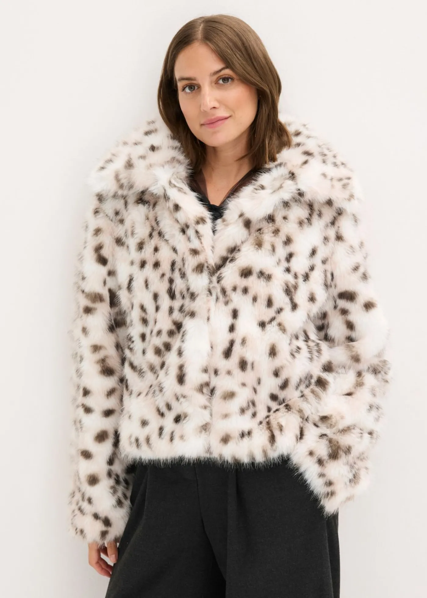 bonprix bonprix Chaqueta de piel sintética Crema Hot