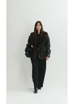 bonprix bonprix Chaqueta de piel sintética con pelo sintético de leopardo Negro Outlet