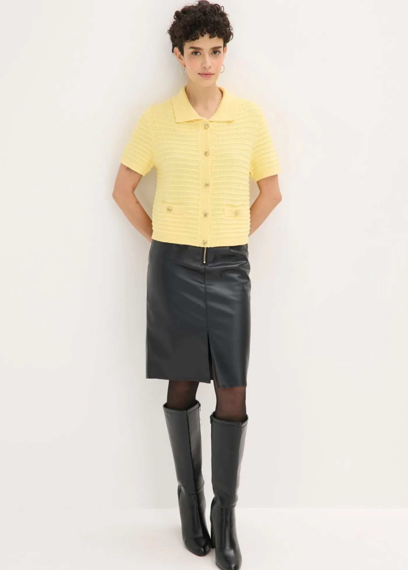 bonprix bonprix Chaqueta de punto con botones decorativos Amarillo claro Hot