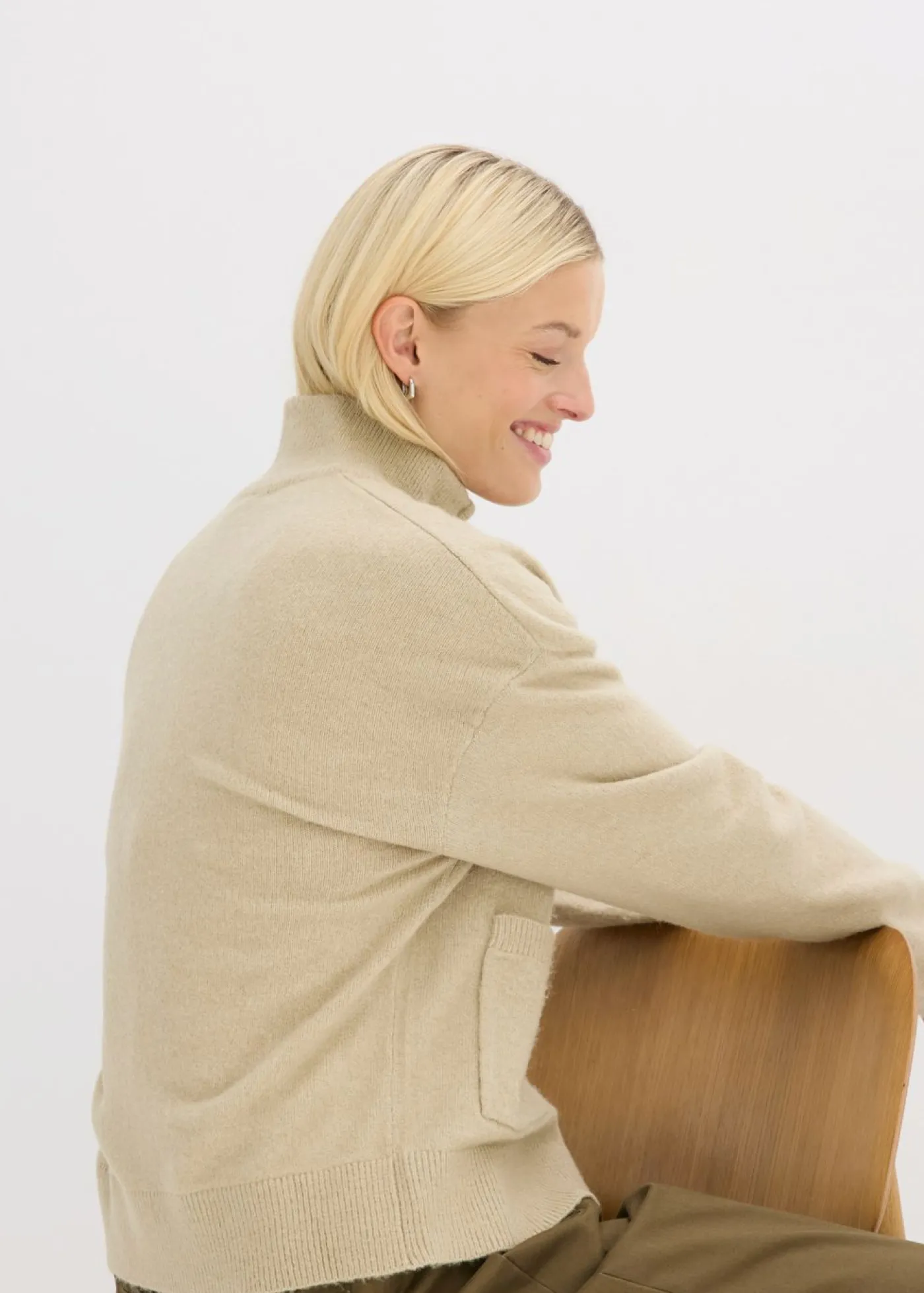 bonprix bonprix Chaqueta de punto con cremallera Verde aceite New