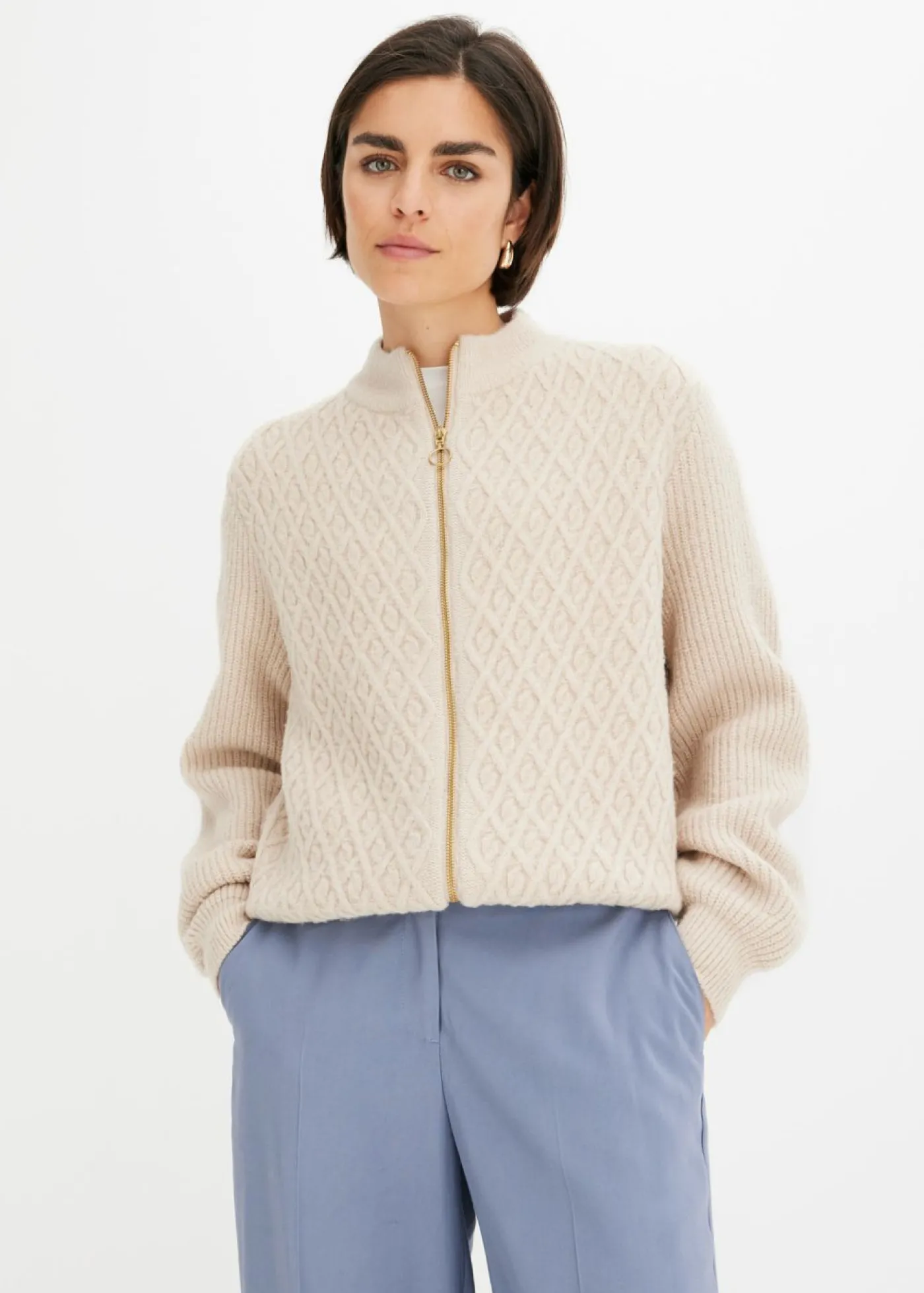 bonprix bonprix Chaqueta de punto con patrón trenzado Beige jaspeado Best