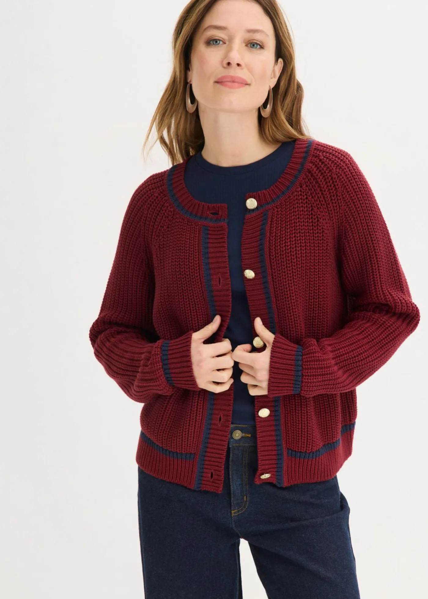 bonprix bonprix Chaqueta de punto con rayas en contraste rojo rubí-azul marino Hot