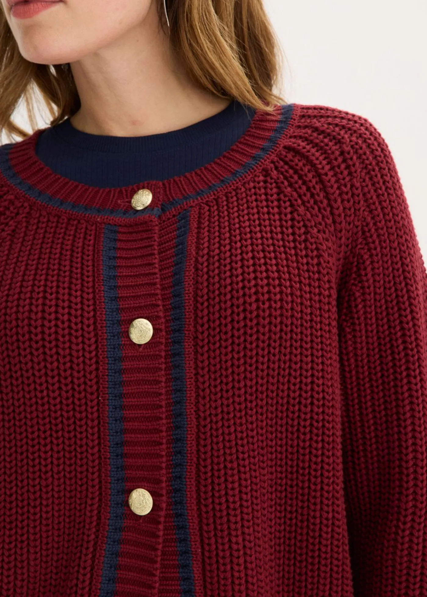 bonprix bonprix Chaqueta de punto con rayas en contraste rojo rubí-azul marino Hot