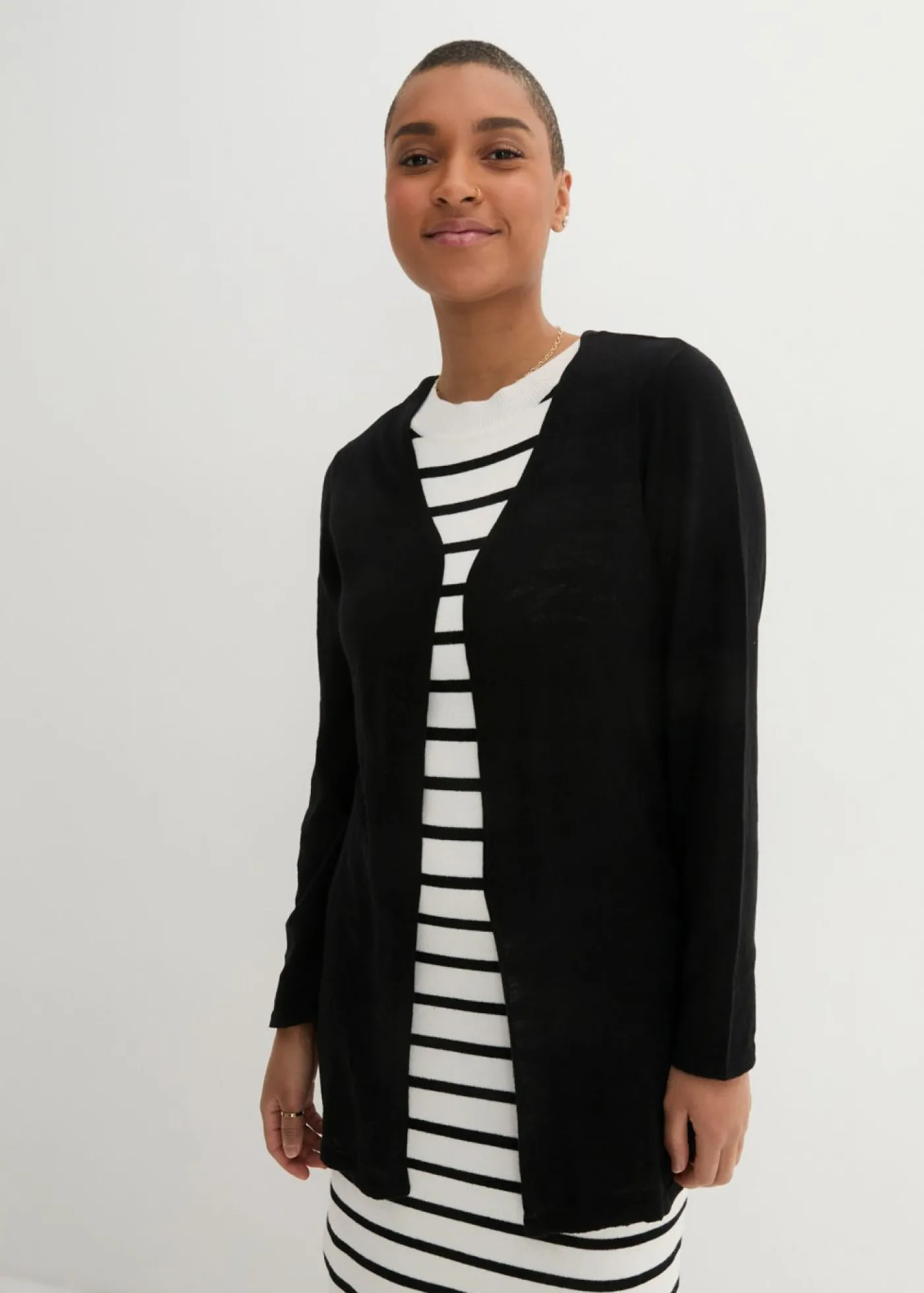 bonprix bonprix Chaqueta de punto de algodón ligero y calidad superior Negro Sale