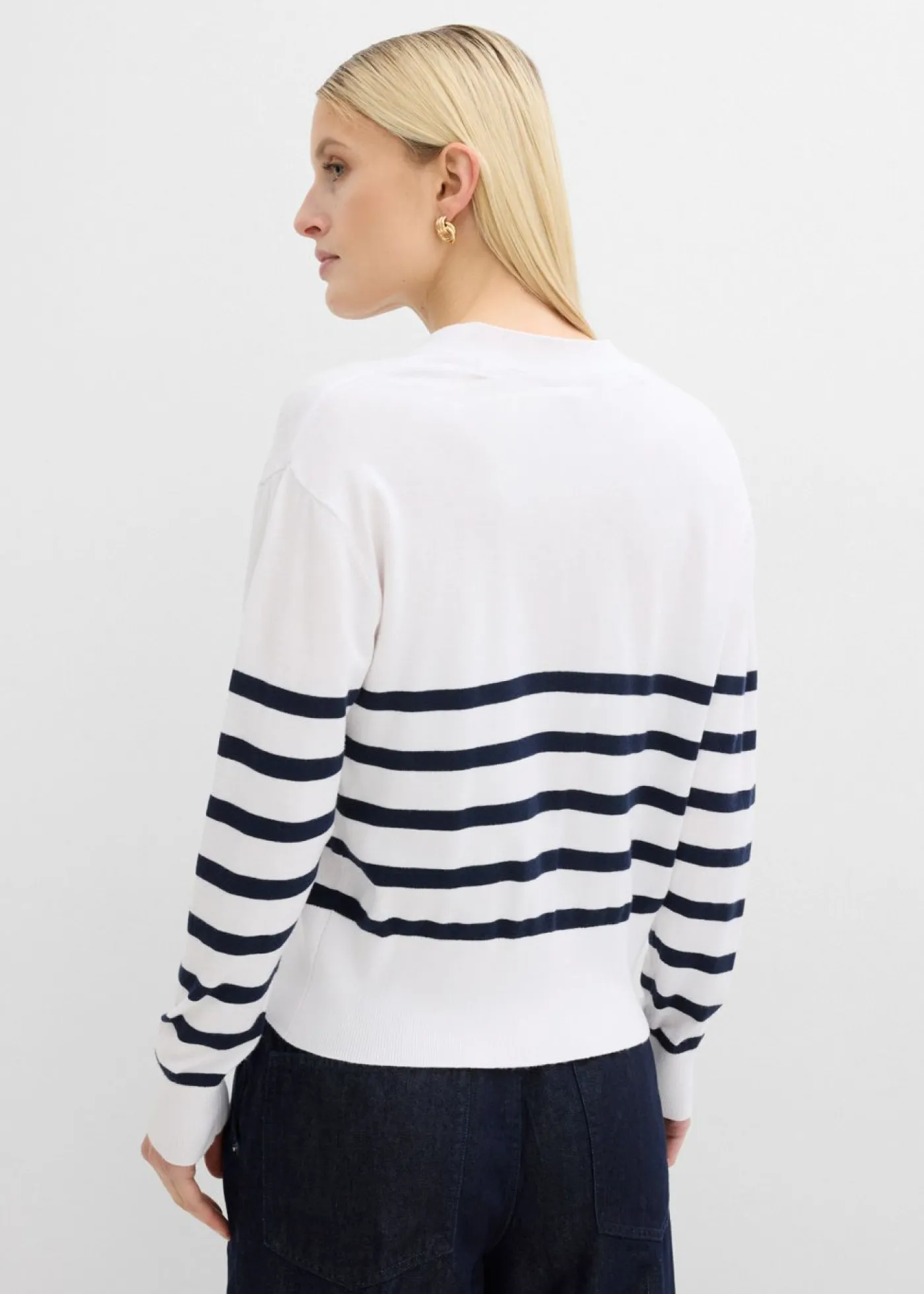 bonprix bonprix Chaqueta de punto de mezcla de viscosa suave Blanco-azul marino con rayas Sale