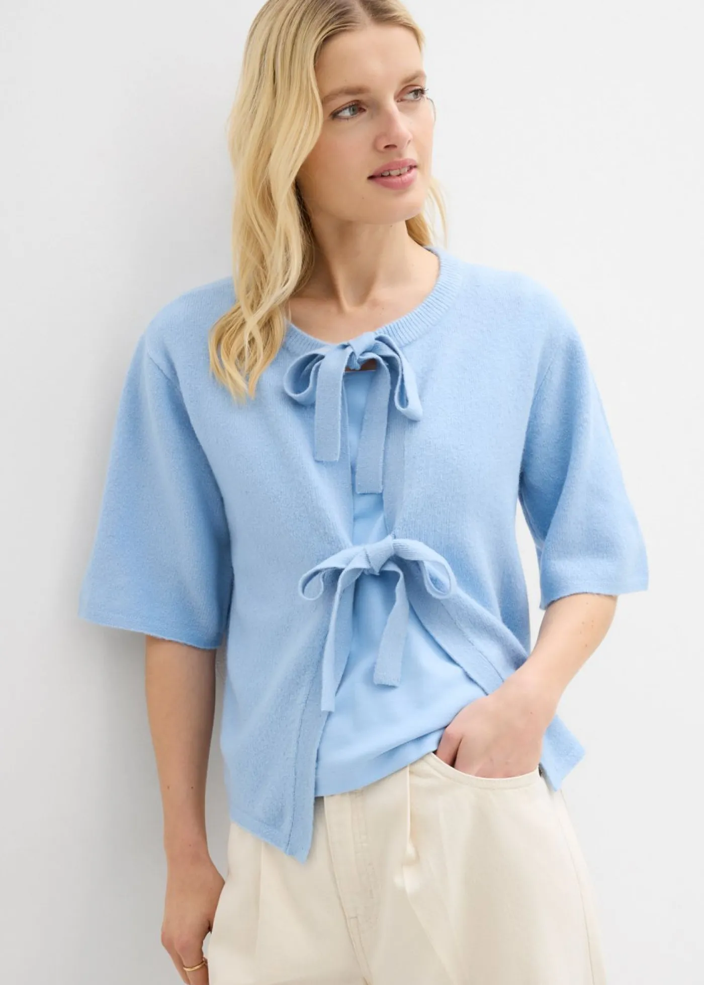 bonprix bonprix Chaqueta de punto fino con lazo Azul claro Sale
