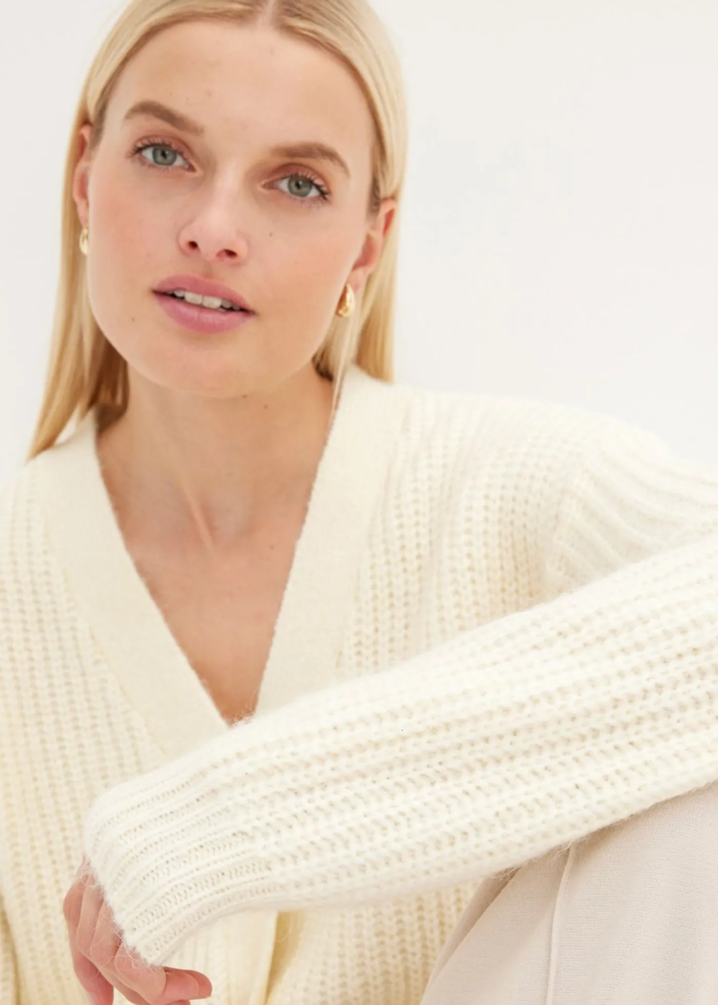 bonprix bonprix Chaqueta de punto grueso de suave mezcla de lana Blanco-crema Hot