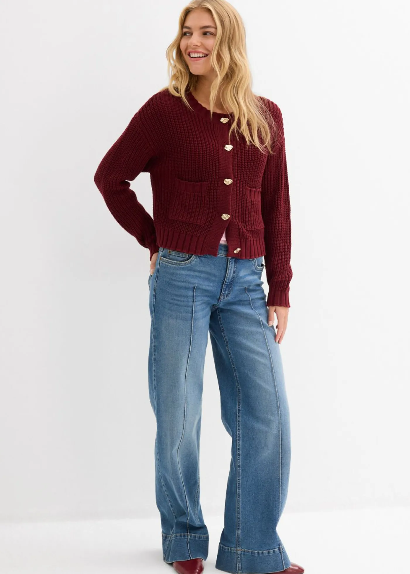 bonprix bonprix Chaqueta de punto grueso con botones con efecto martillado Rojo rubí New