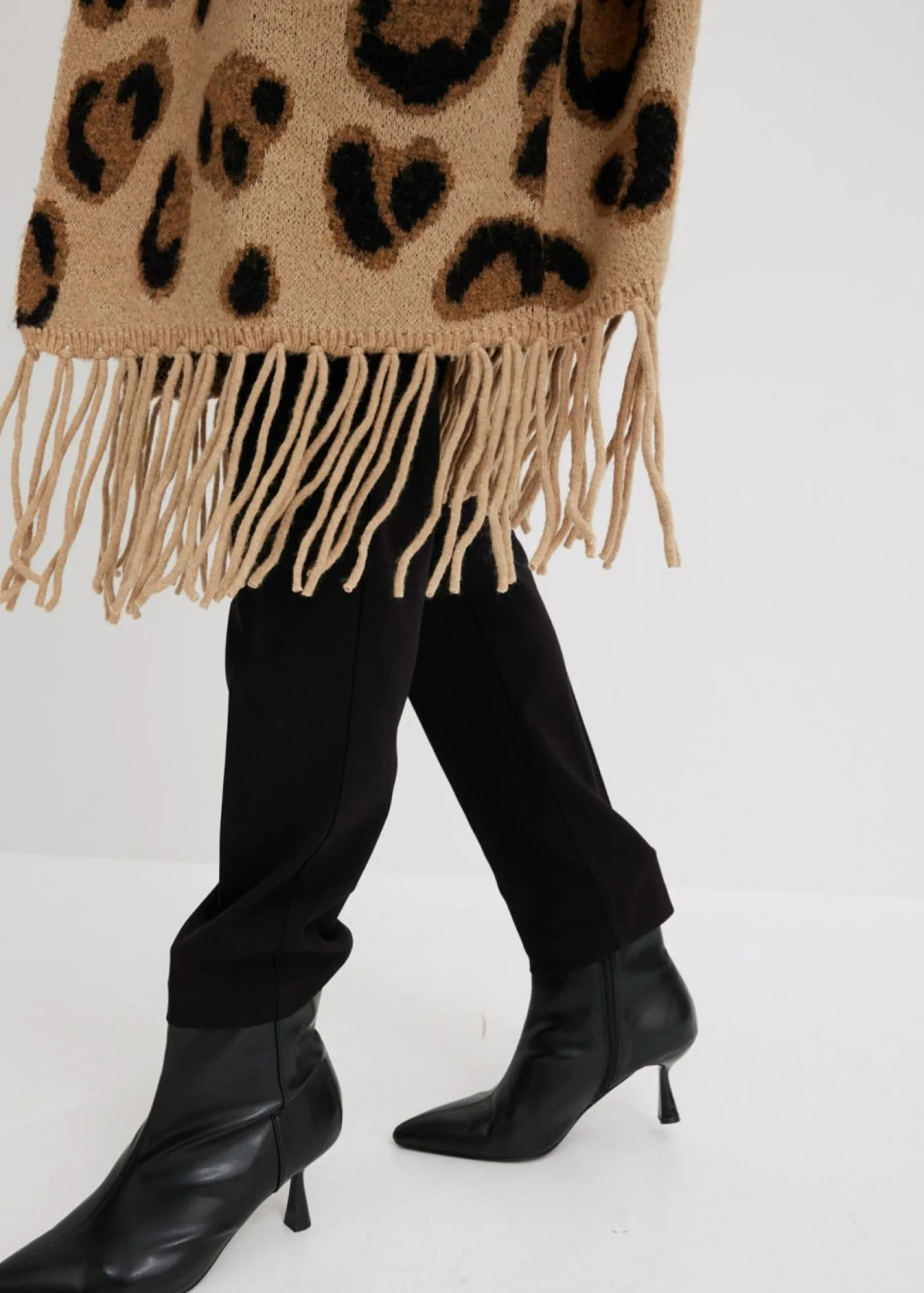 bonprix bonprix Chaqueta de punto holgada estampado leo beige-negro-marrón