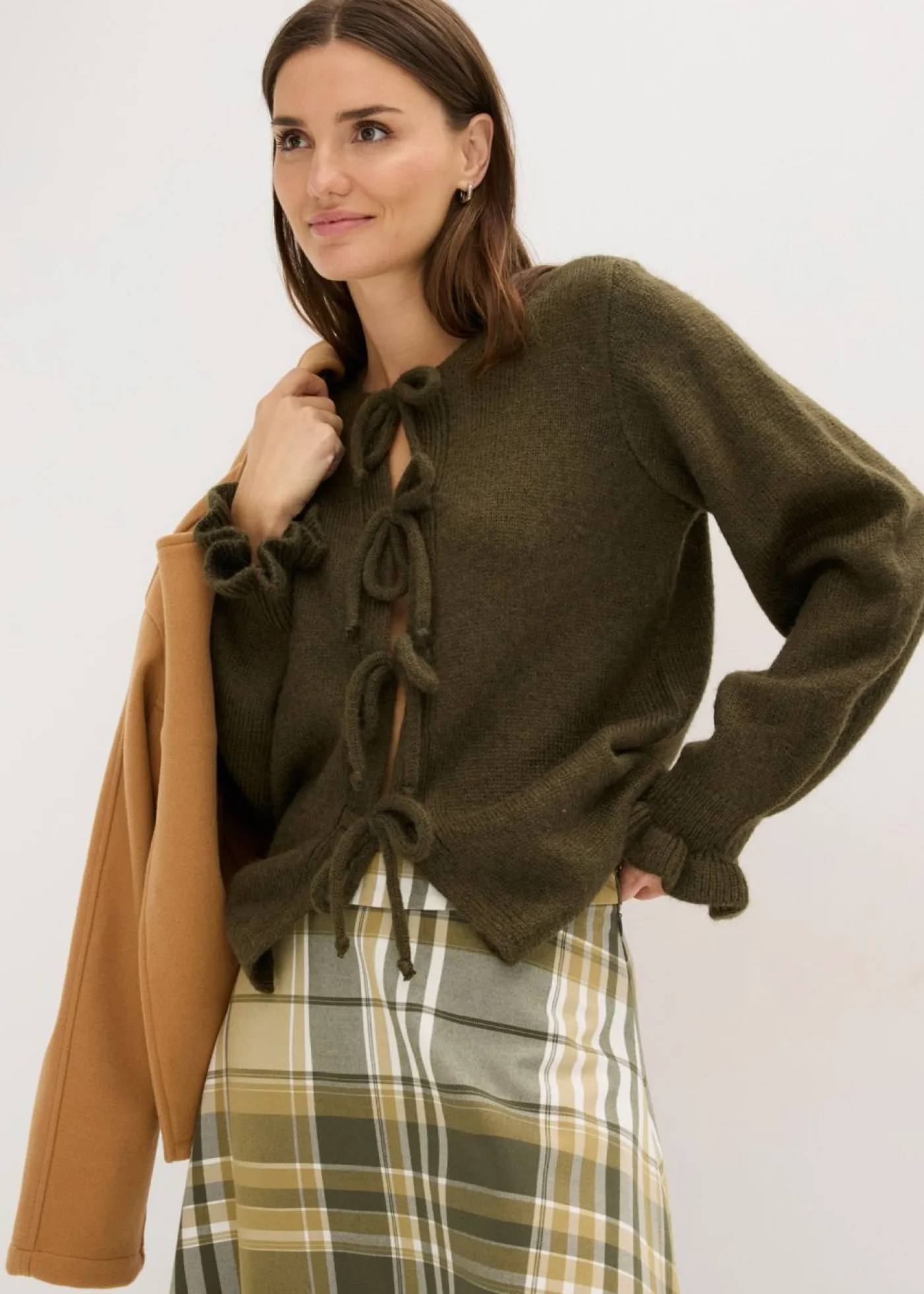 bonprix bonprix Chaqueta de punto oversize de suave mezcla de lana verde oliva oscuro/verde oliva mate moteado