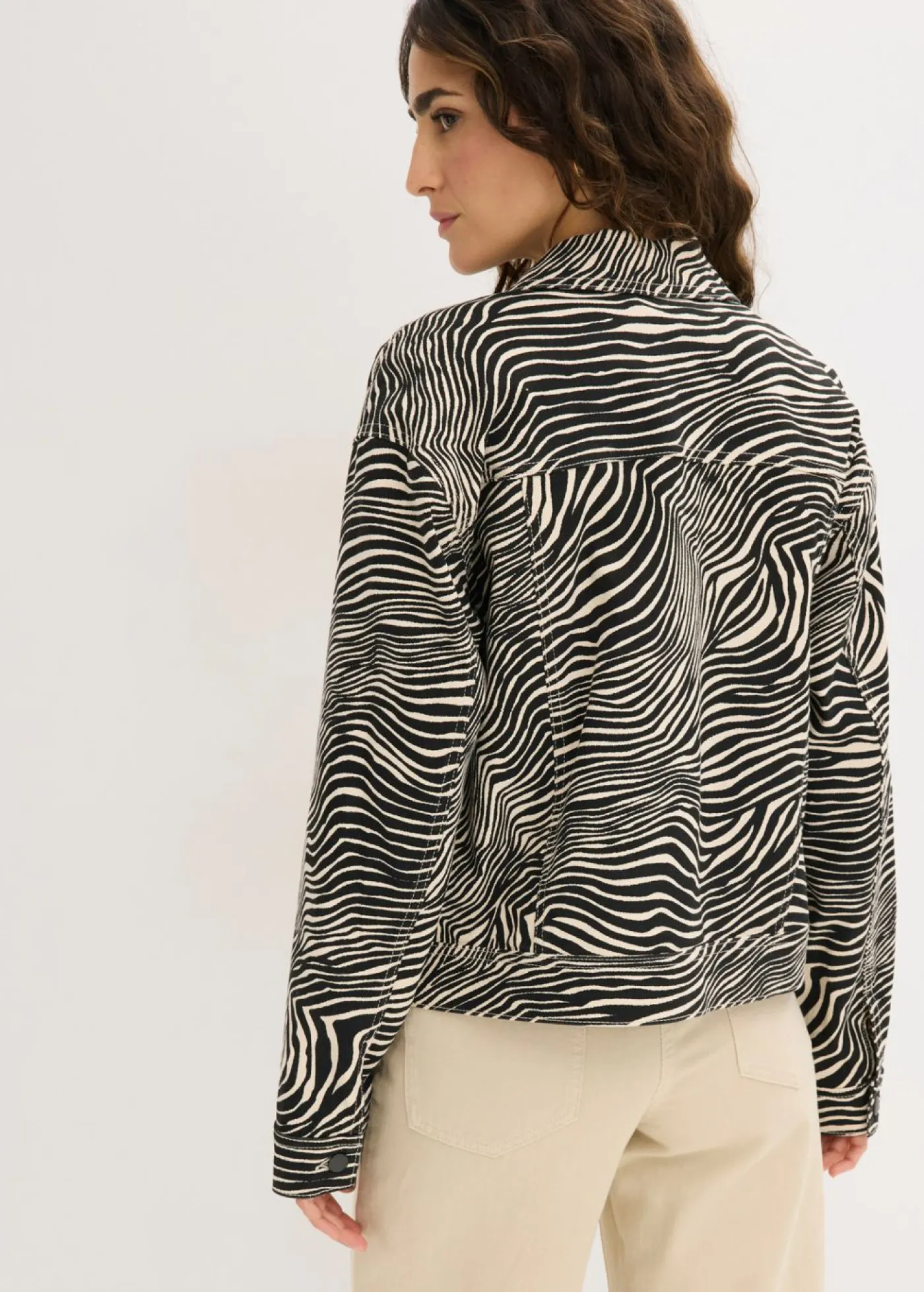 bonprix bonprix Chaqueta de sarga Arena-negro con estampado de cebra Best