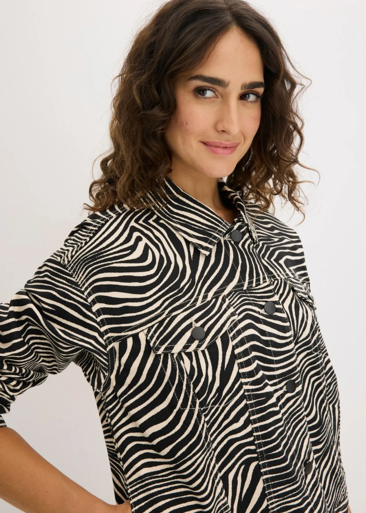 bonprix bonprix Chaqueta de sarga Arena-negro con estampado de cebra Best