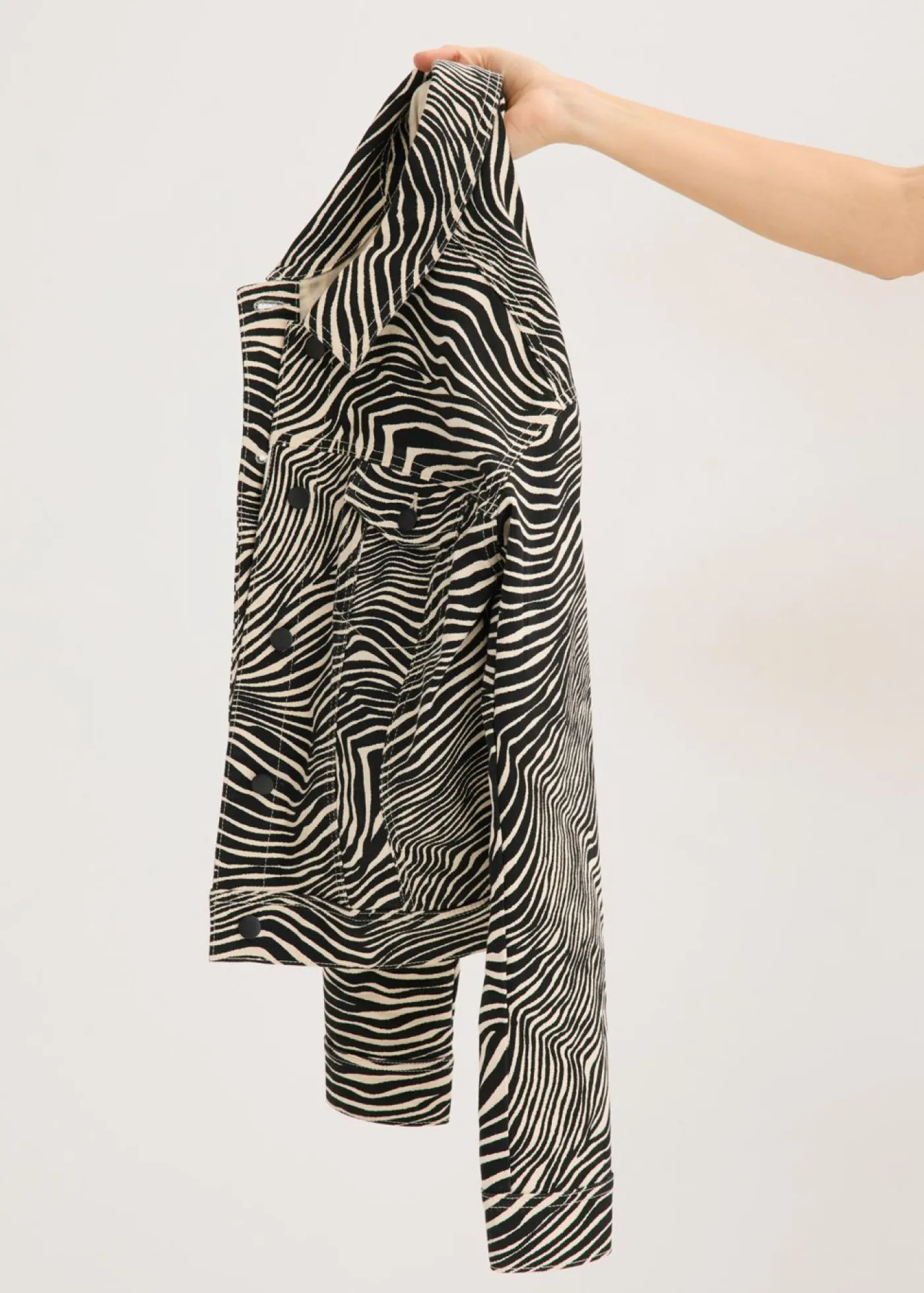 bonprix bonprix Chaqueta de sarga Arena-negro con estampado de cebra Best