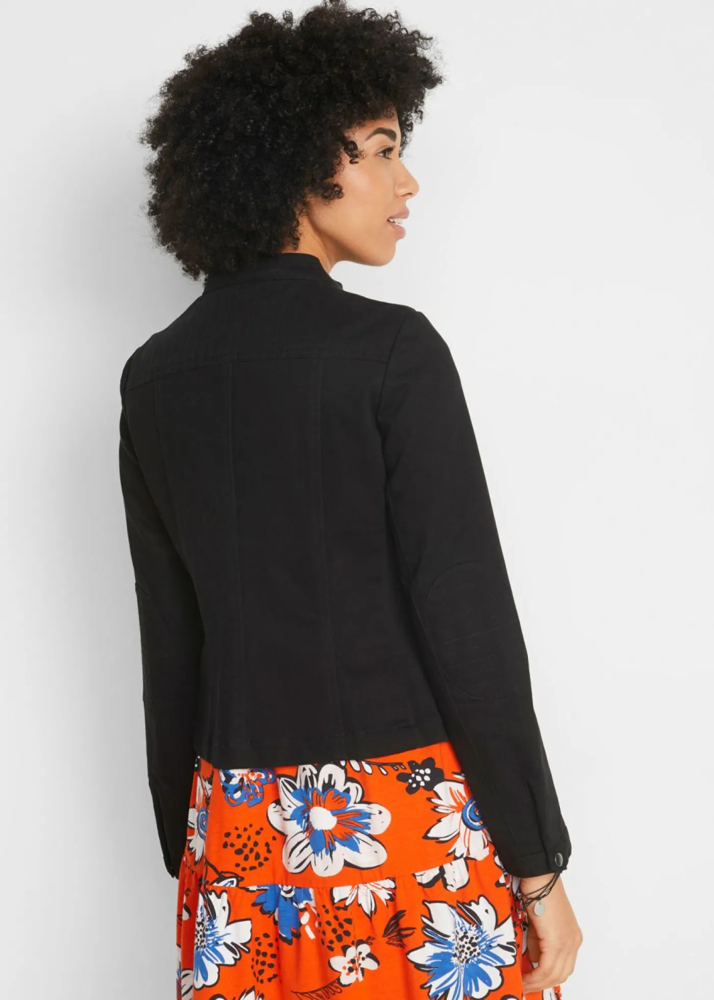 bonprix bonprix Chaqueta de sarga de algodón con insertos elásticos en los laterales Negro Sale