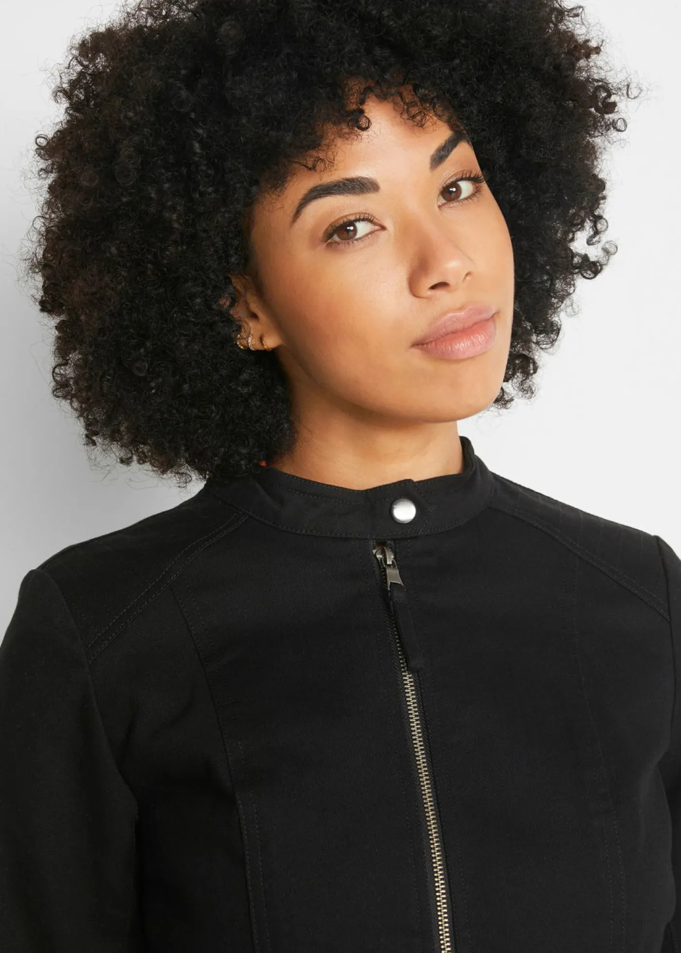 bonprix bonprix Chaqueta de sarga de algodón con insertos elásticos en los laterales Negro Sale