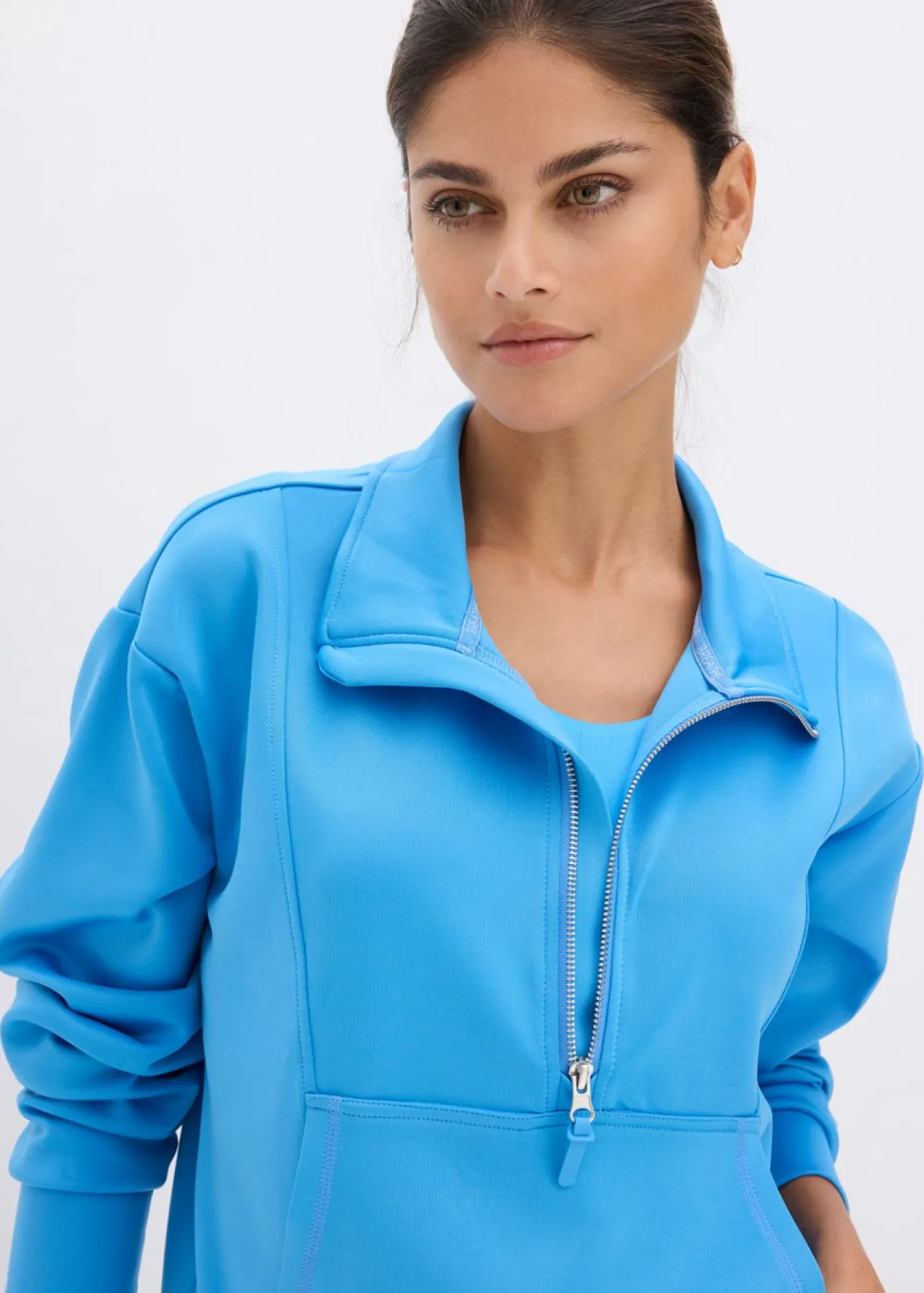bonprix bonprix Chaqueta deportiva con cuello alto azul brillante Outlet