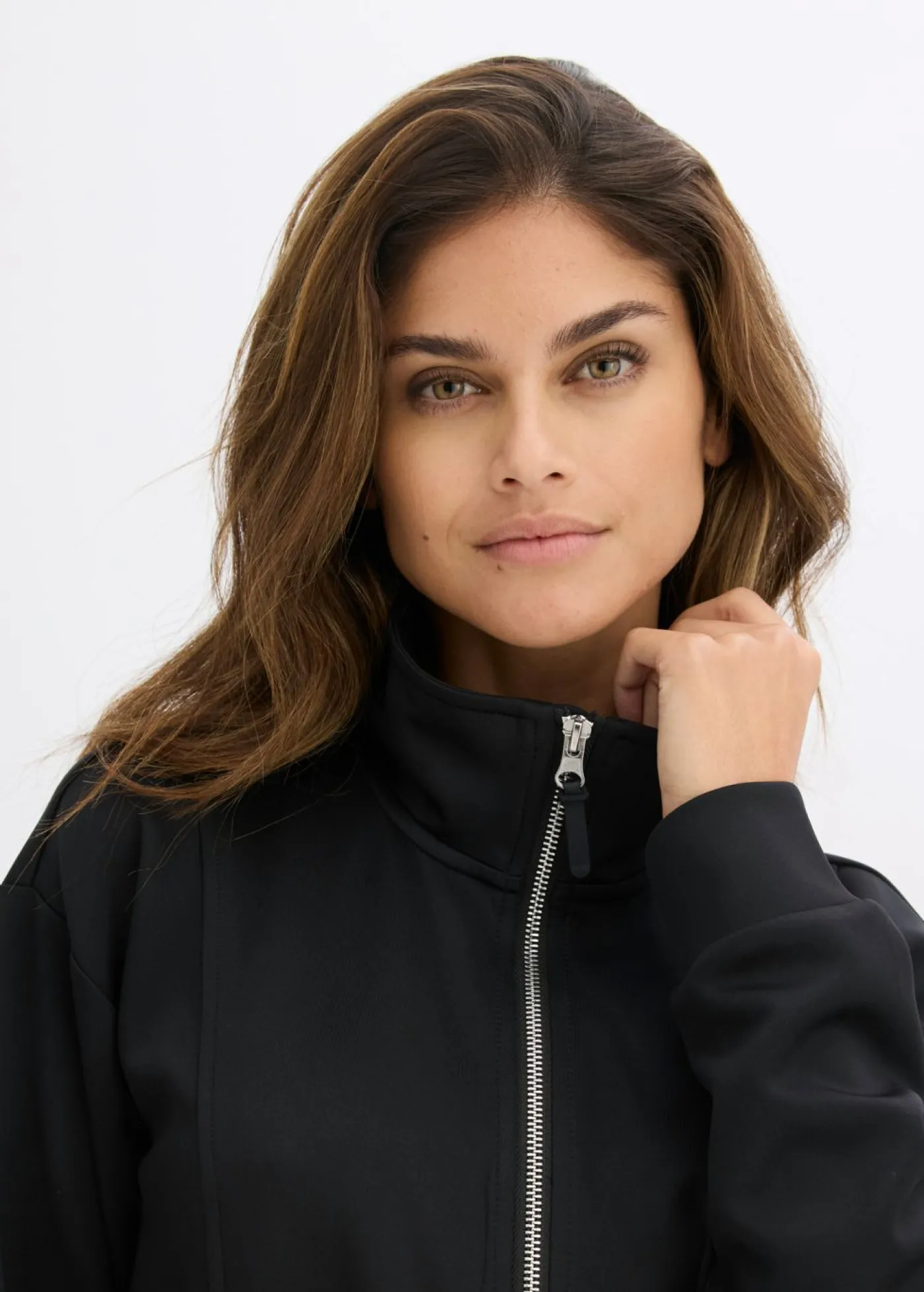 bonprix bonprix Chaqueta deportiva con cuello alto Negro Hot