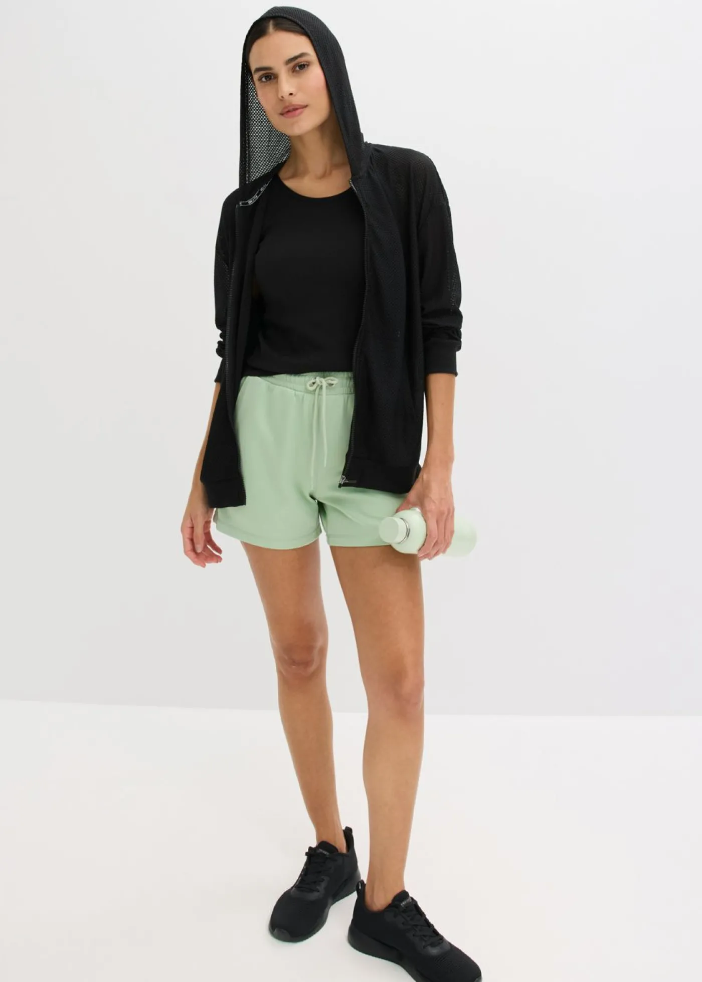 bonprix bonprix Chaqueta deportiva transparente de malla con corte holgado Negro