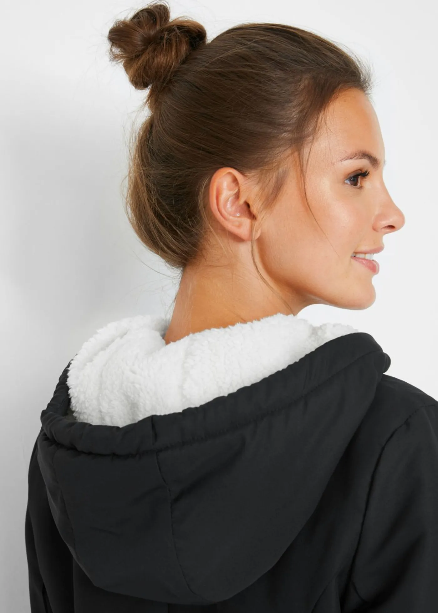bonprix bonprix Chaqueta forrada con pelo Negro Discount
