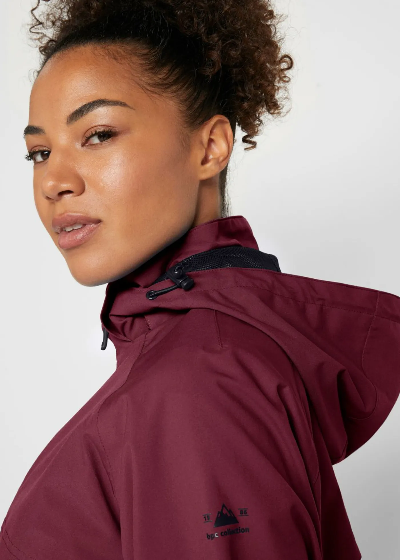 bonprix bonprix Chaqueta funcional impermeable con detalles reflectantes rojo avellana Outlet
