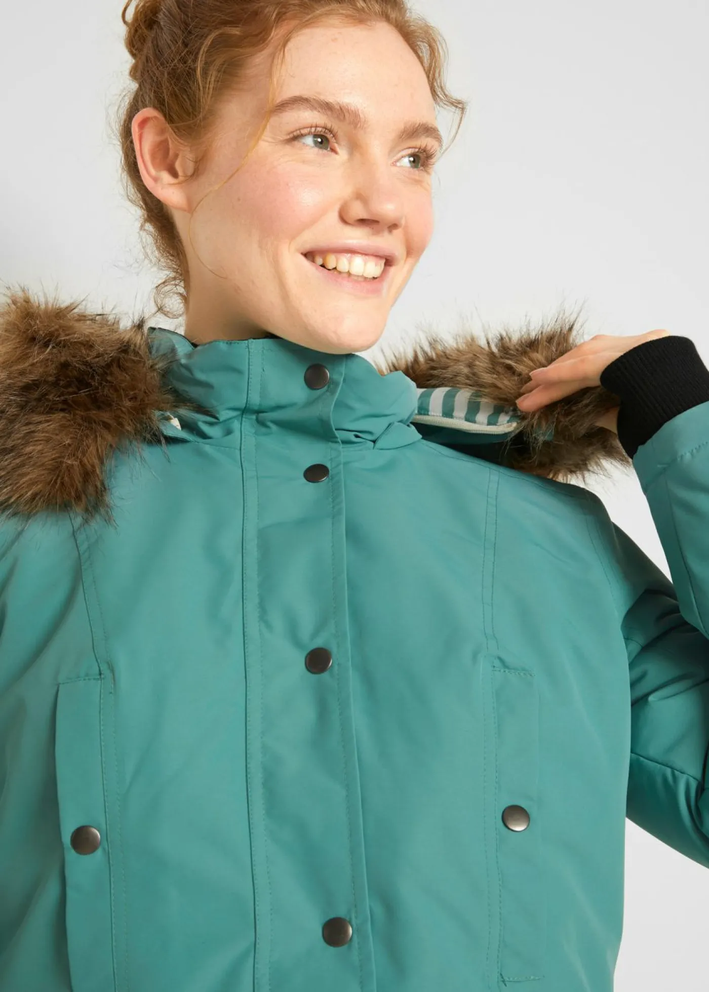 bonprix bonprix Chaqueta funcional outdoor con capucha Salvia ahumado Outlet