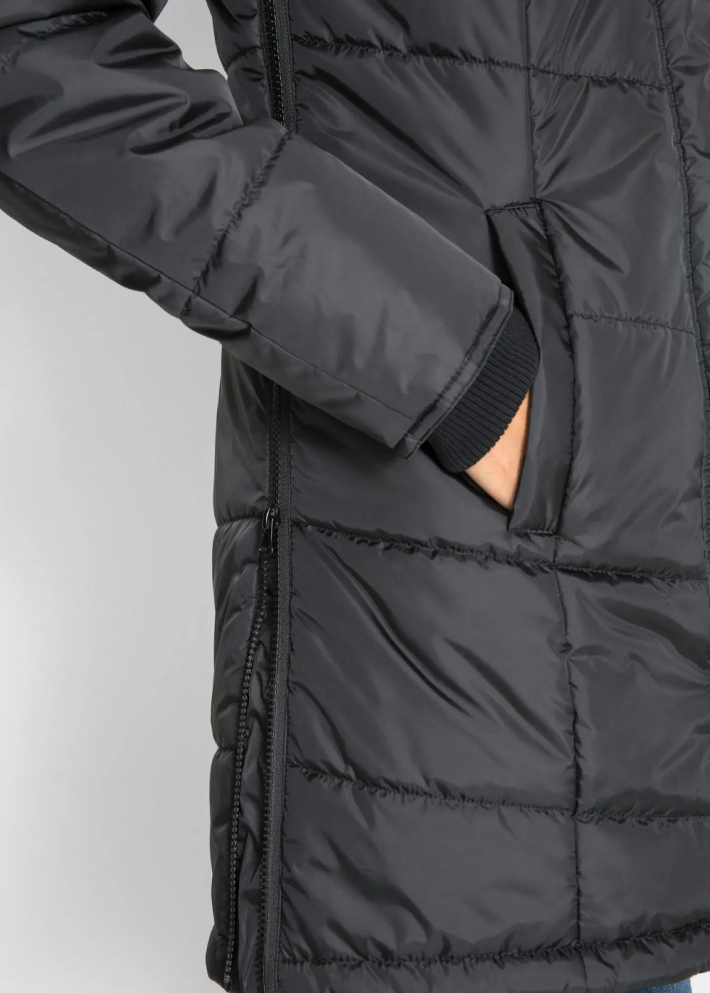 bonprix bonprix Chaqueta larga guateada con cuello y capucha Negro Outlet