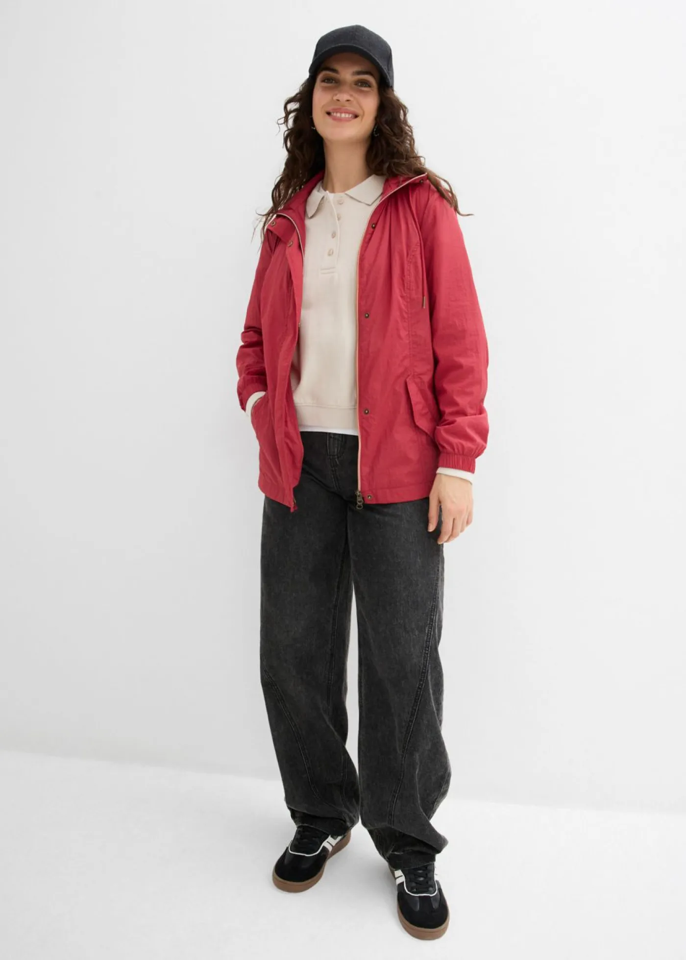 bonprix bonprix Chaqueta ligera de entretiempo con capucha Cereza Sale