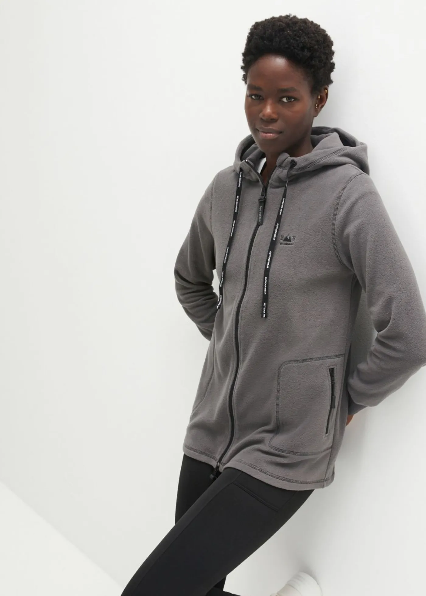 bonprix bonprix Chaqueta polar con bolsillos con cremallera pizarra Outlet
