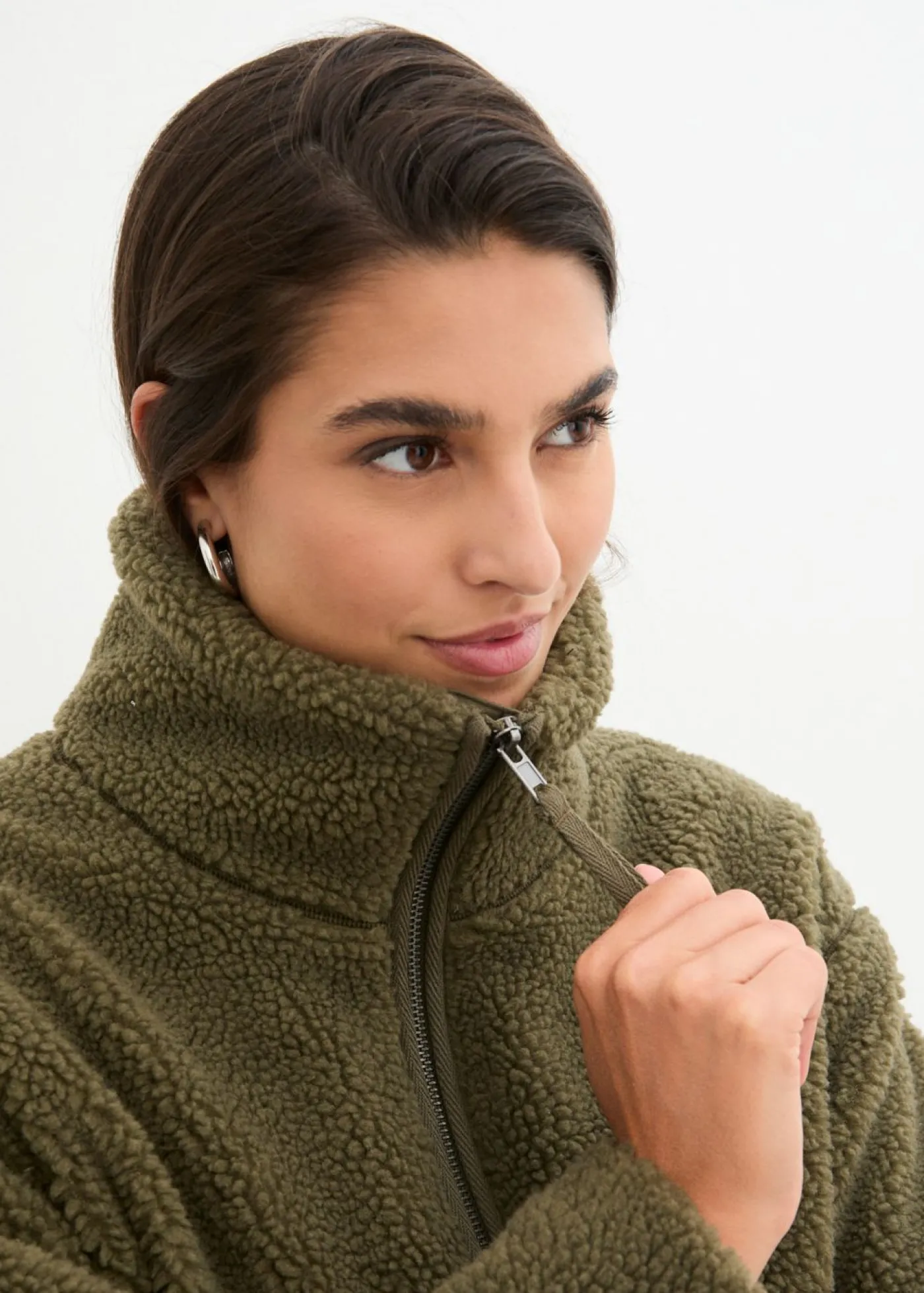 bonprix bonprix Chaqueta polar con forro Verde oliva oscuro