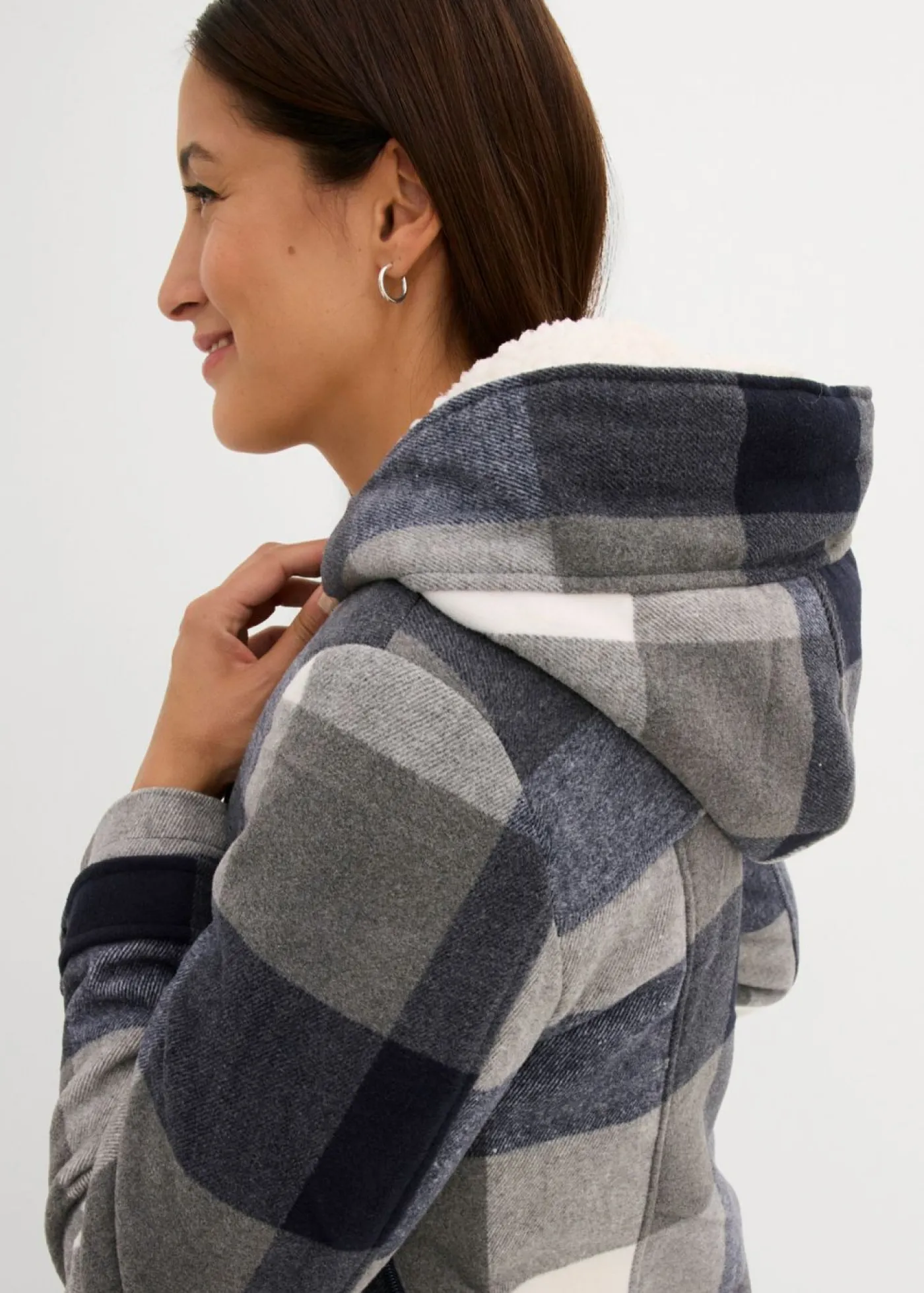 bonprix bonprix Chaqueta premamá de lana con forro de peluche/chaqueta de porteo Azul oscuro-gris de cuadros Clearance