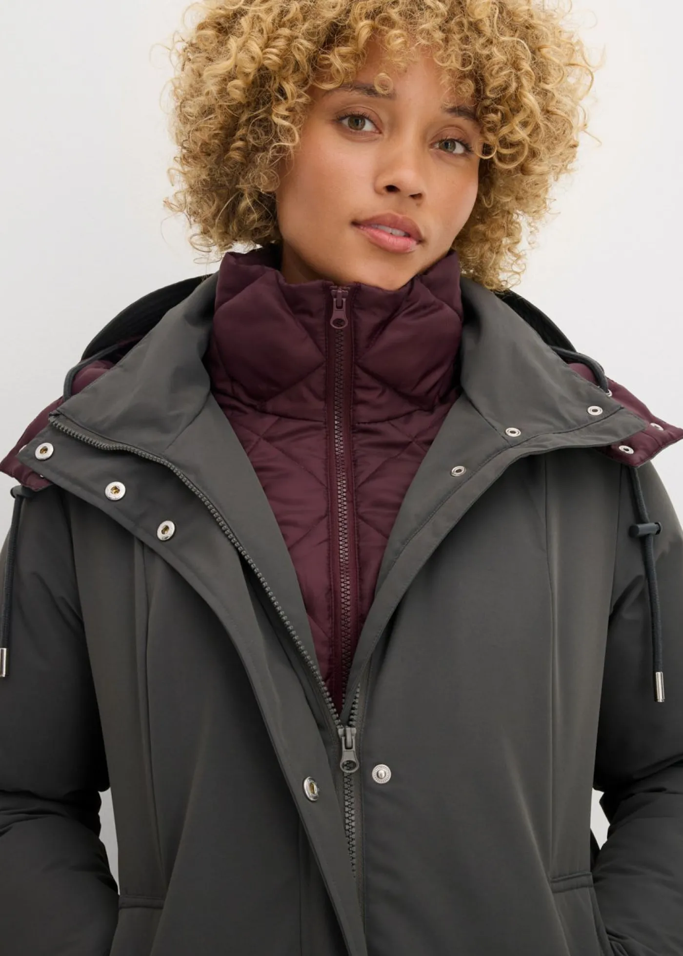 bonprix bonprix Chaqueta repelente al agua para exteriores con aspecto 2 en 1 antracita New