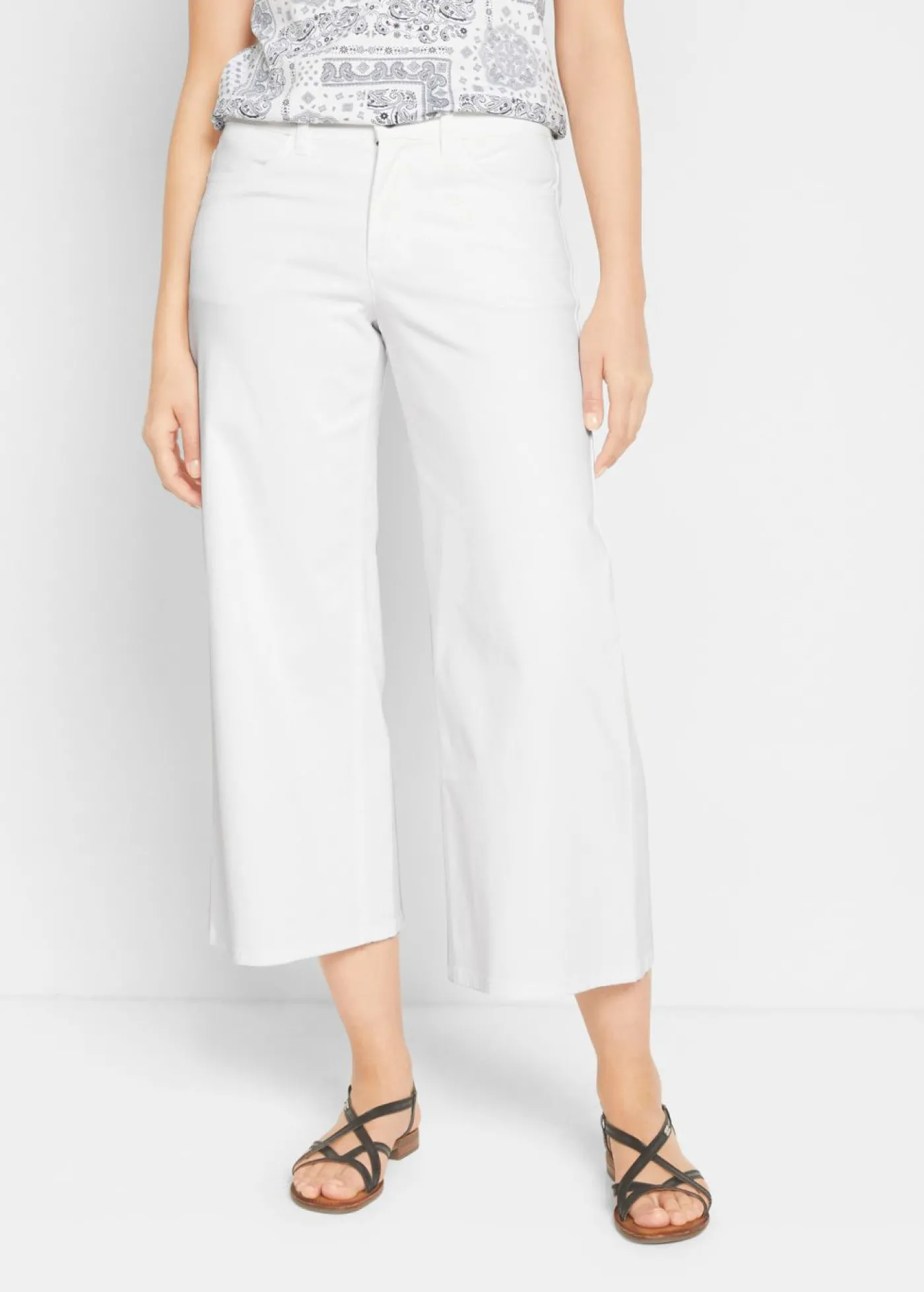 bonprix bonprix Cómodos vaqueros elásticos de corte capri (2 unidades) Denim azul hielo-blanco Discount