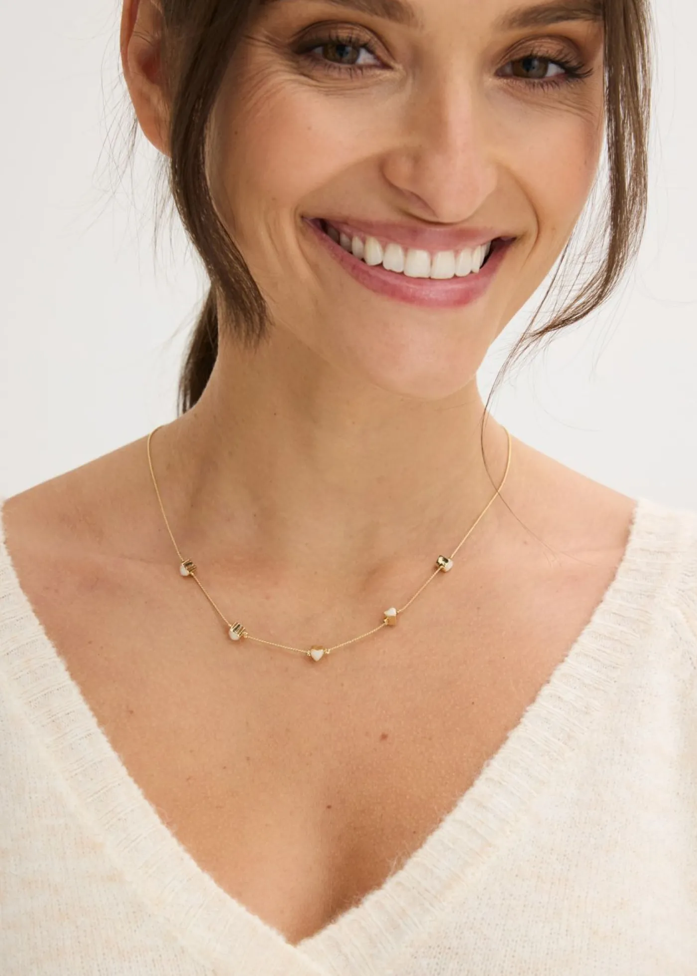bonprix bonprix Collar con colgantes en forma de corazón oro metálico-crema Best