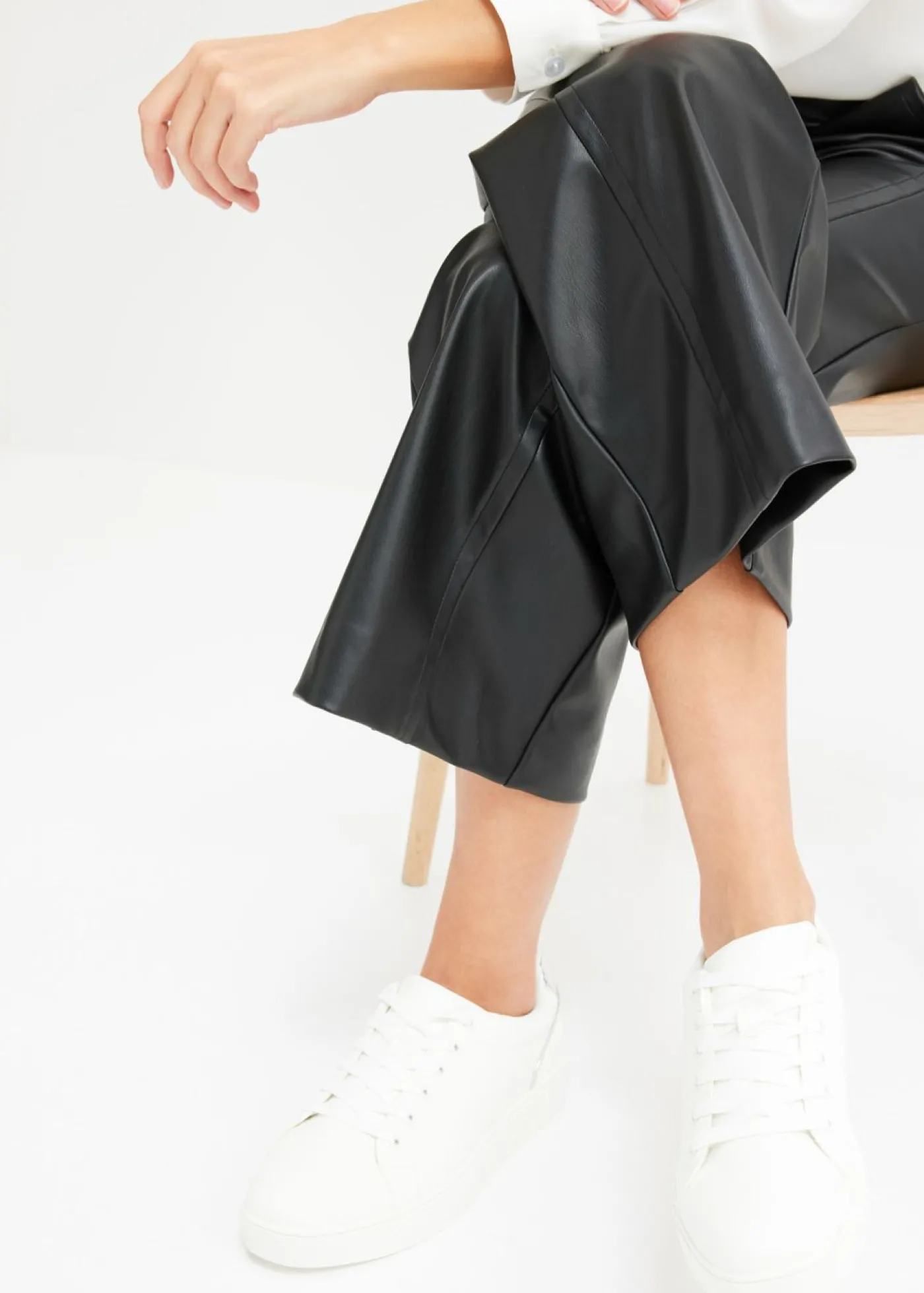 bonprix bonprix Culotte de piel sintética Negro Outlet
