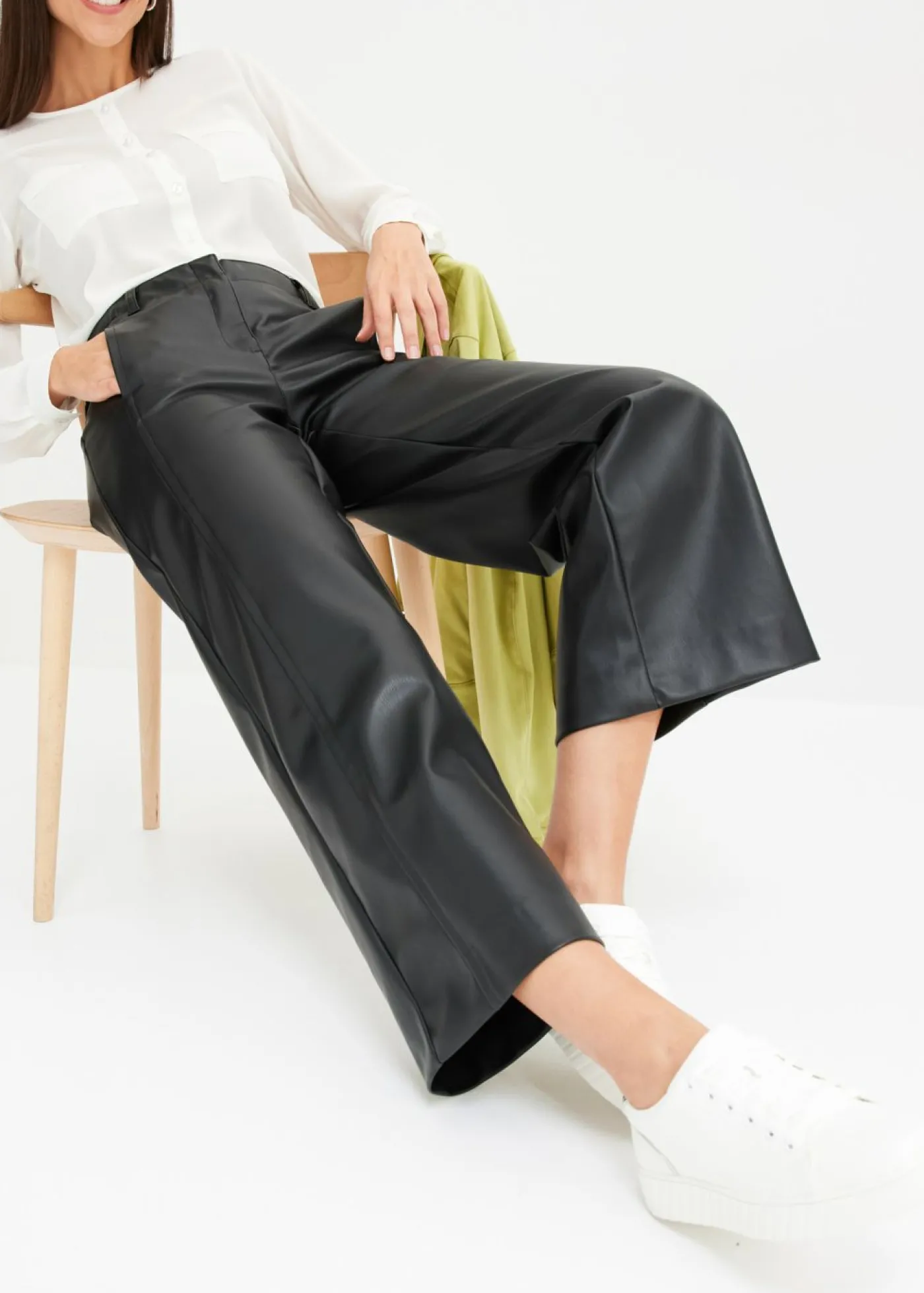 bonprix bonprix Culotte de piel sintética Negro Outlet