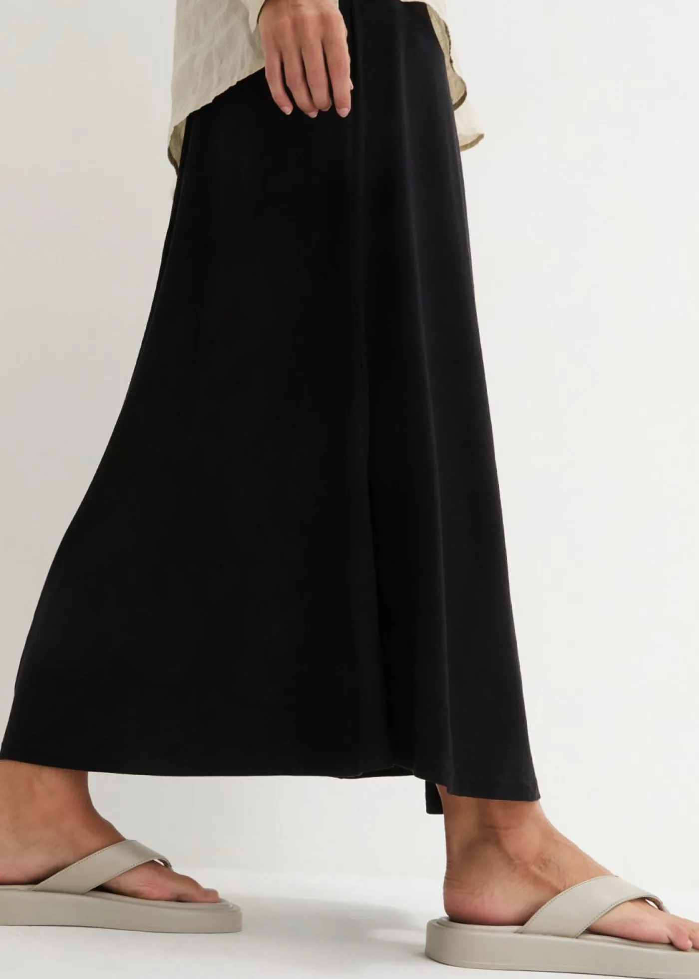 bonprix bonprix Falda de punto en mezcla de viscosa Negro Sale