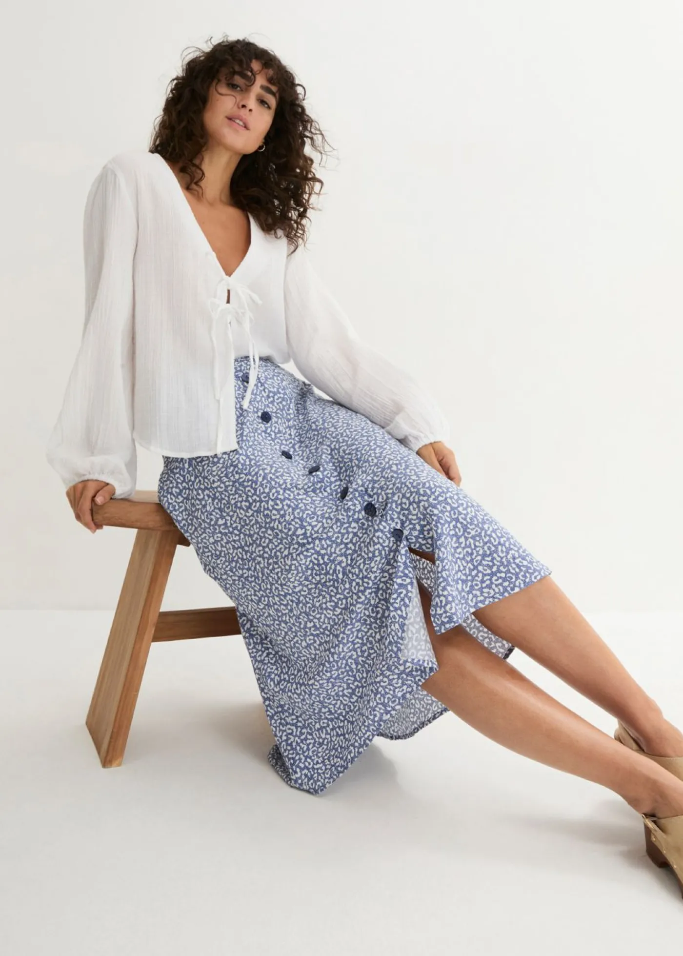 bonprix bonprix Falda de viscosa hasta la rodilla con bolsillos y cintura cómoda estampado leo azul vaquero/blanco Best